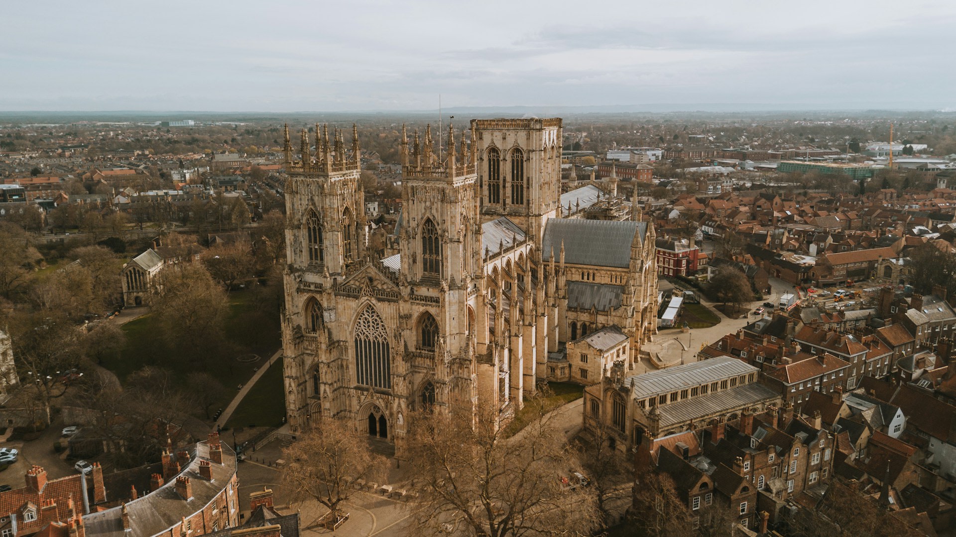 [Departure from Manchester] York Classic Chinese One-Day Chartered Tour: Includes a visit to Castle Howard or Selby Abbey (1–6 passengers) | Mandarin/Cantonese driver-guide service