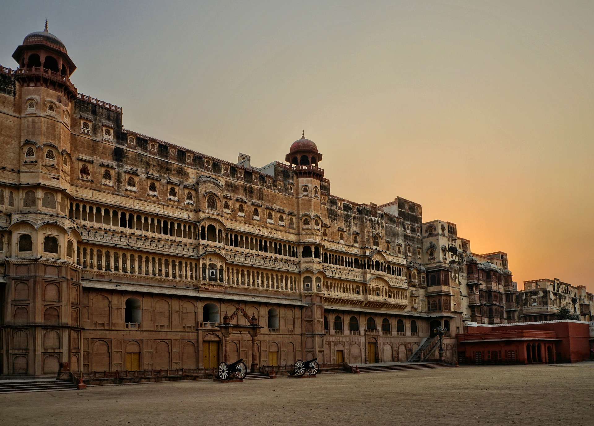 Visit Junagarh Fort and Rat Temple from Jaipur with Bikaner Drop