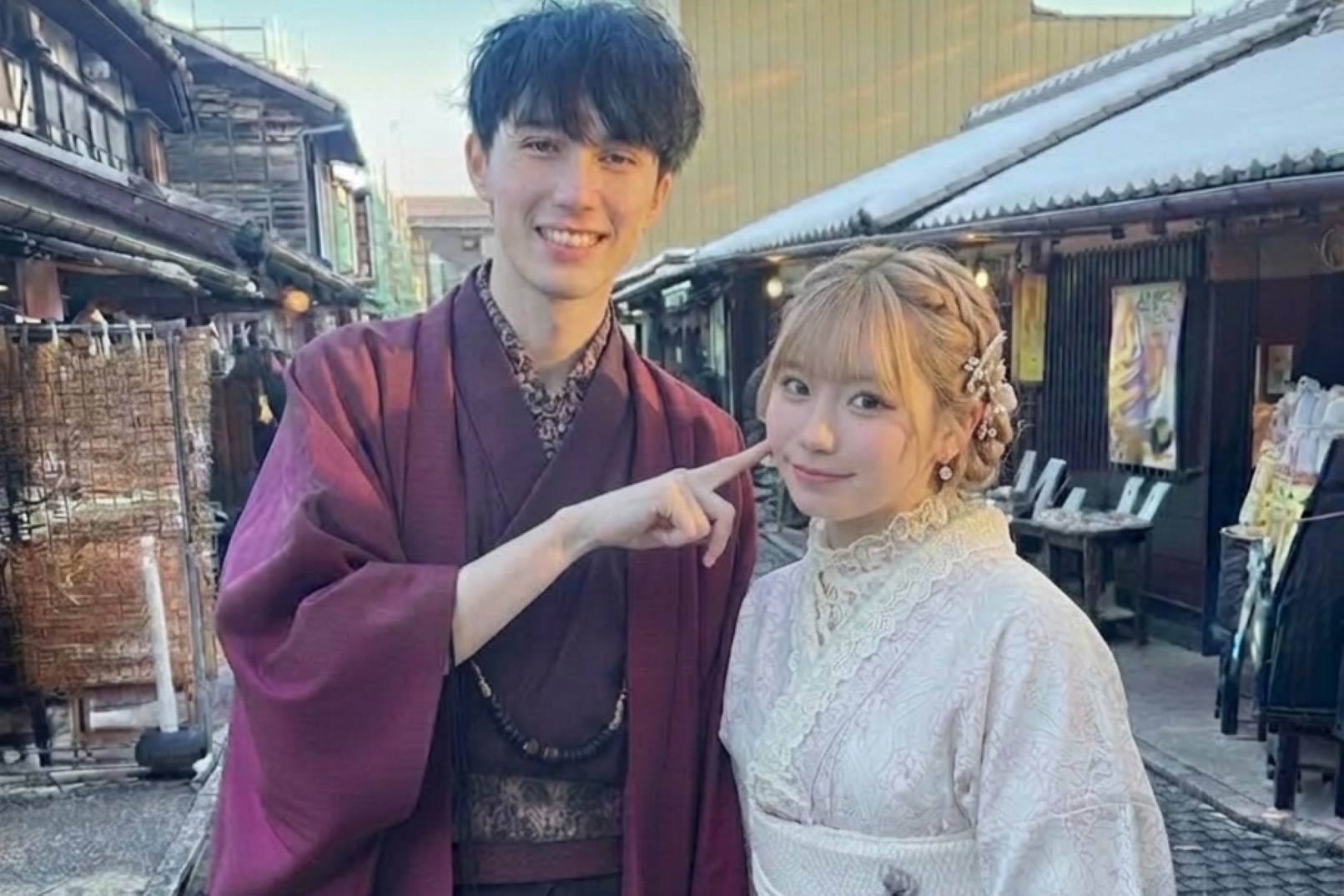 穿上和服或浴衣，盡情暢遊東京！👘 包含著裝、髮型設計與配件。 完美適合漫步於歷史街道與節慶活動，還能拍下令人驚豔的美照！ 立即預訂 VASARA 的獨特體驗！🌞✨


