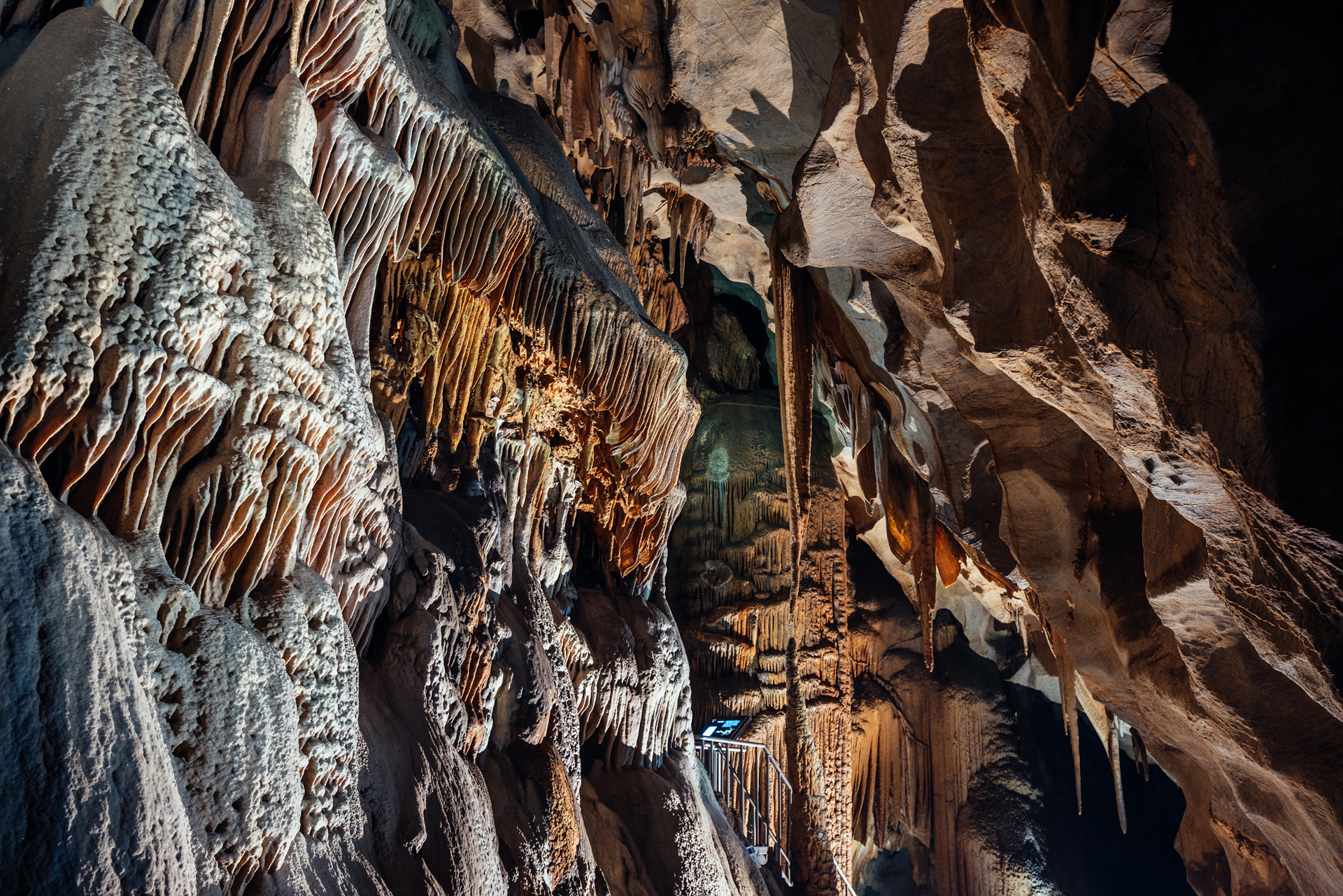 Gosudonggul Cave is a stunning natural wonder located in South Korea, renowned for its breathtaking stalactite and stalagmite formations. This magnificent limestone cave features intricate rock structures that have been shaped over thousands of years, cre