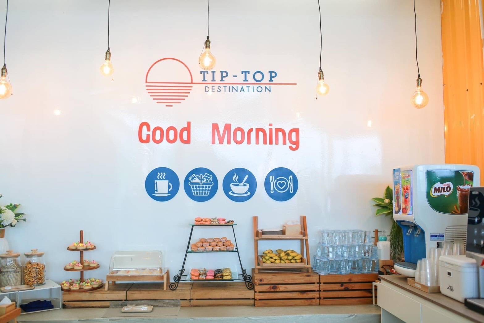 在碼頭享用早餐 在碼頭享用早餐