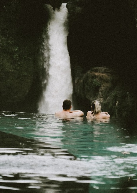 在Omma Dayclub，歡笑聲隨風飄蕩，放鬆身心才是王道