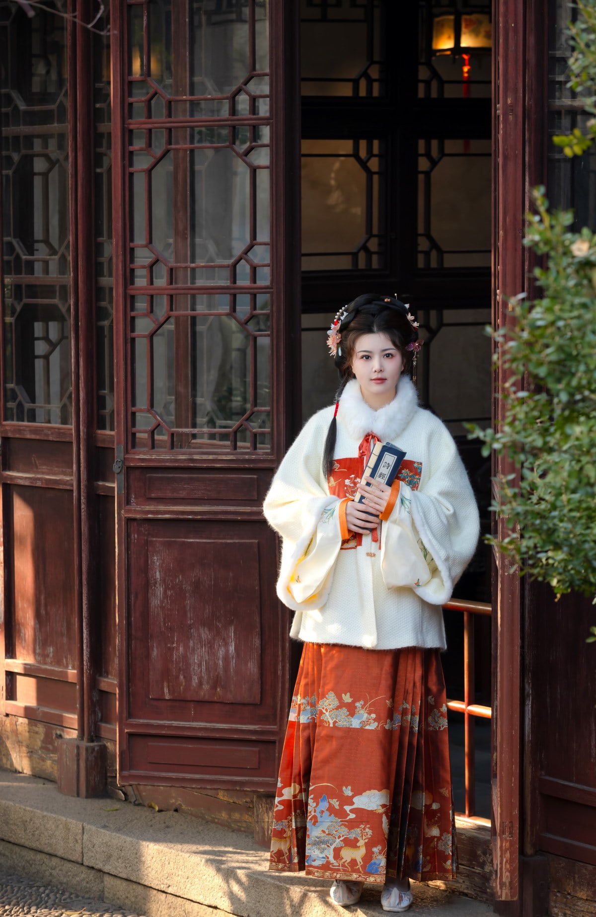 蘇州漢服旅拍（含漢服服裝+化妝+髮型髮飾+道具+底片全送）