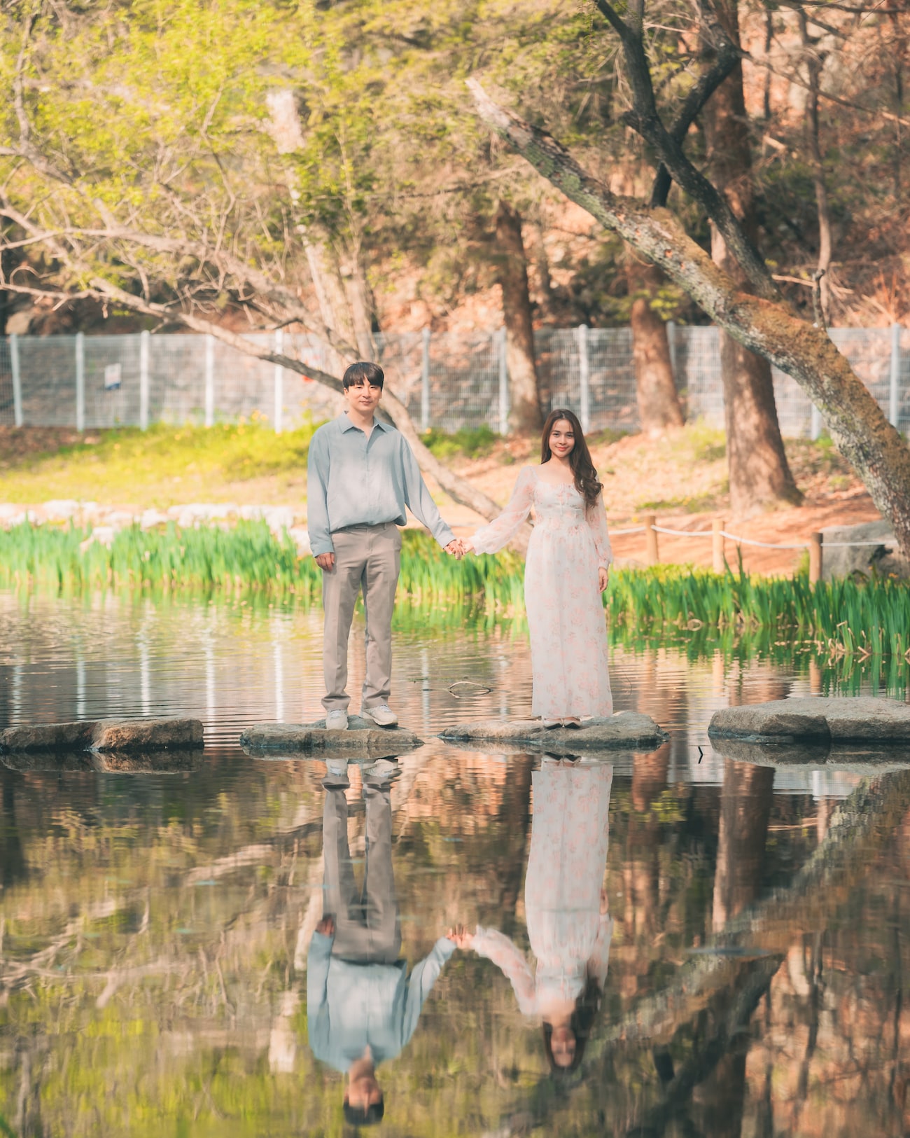 -情侶拍攝-
在充滿韓劇氛圍的墊腳石上拍攝一張倒影照片。 -情侶拍攝-
在充滿韓劇氛圍的墊腳石上拍攝一張倒影照片。