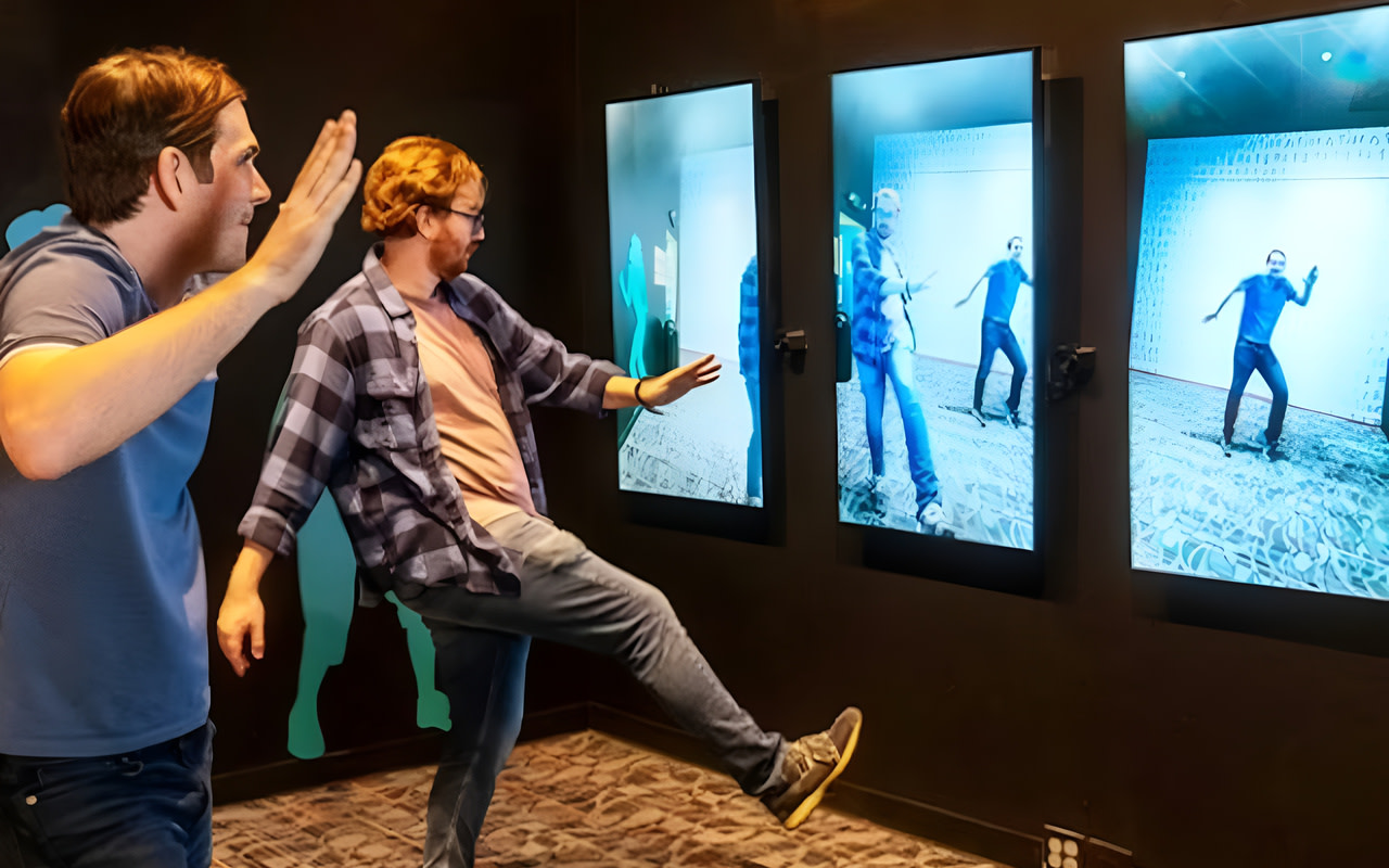 在奇趣互動展品前擺拍,挑戰你的無限想像! 在奇趣互動展品前擺拍,挑戰你的無限想像!