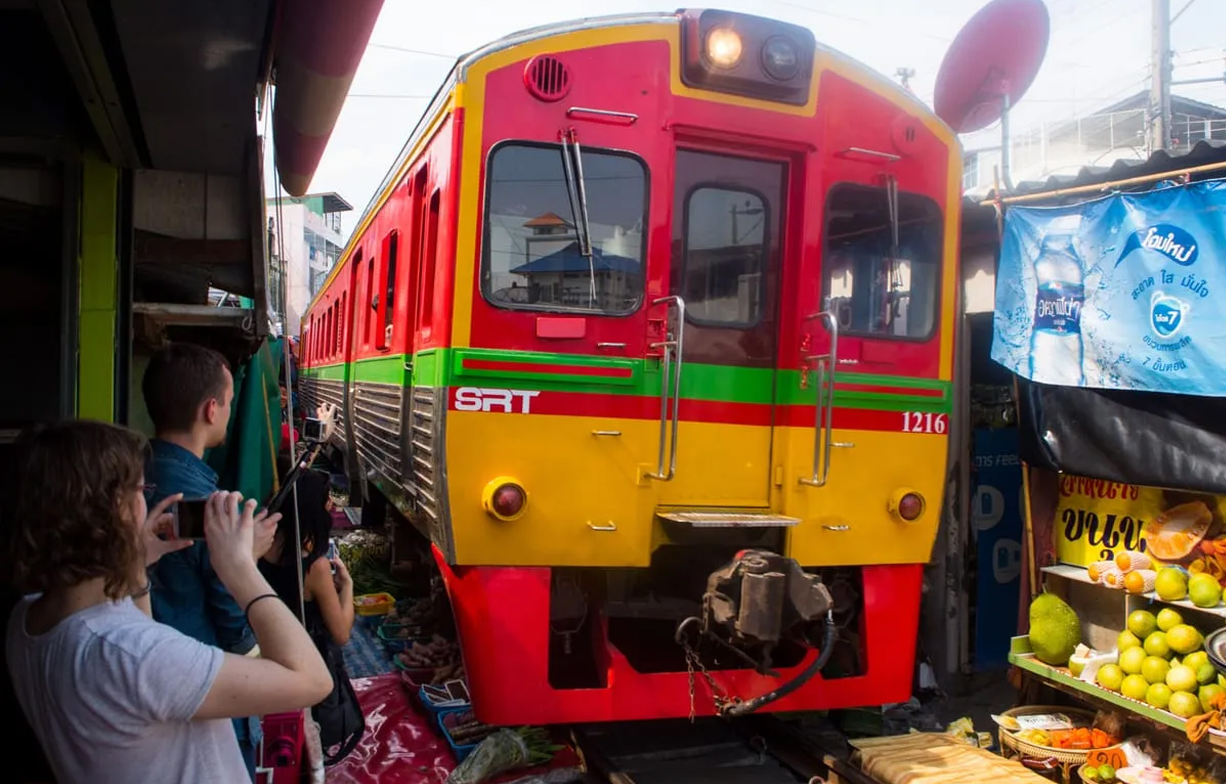 丹嫩莎朵水上市場 (Damnoen Saduak Floating Market)、美功鐵路 (Maeklong Railway) 私人遊以及其他