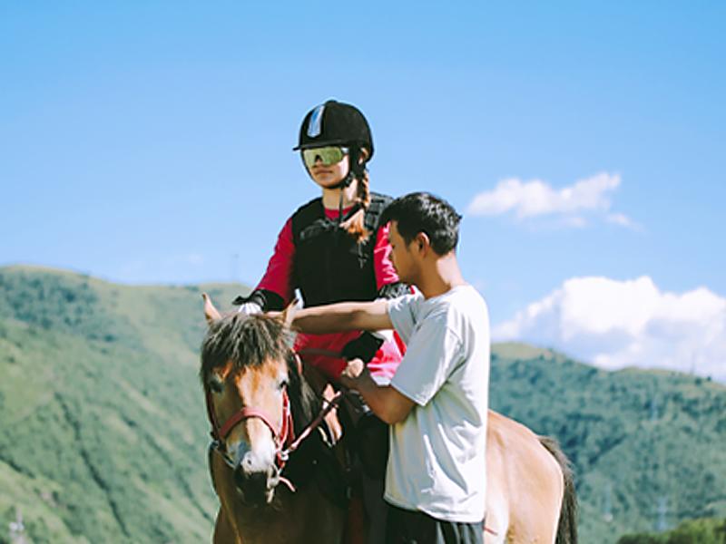 浩然川西6日遊（稻城亞丁+四姑娘山+亞拉雪山+格底拉姆+墨石公園+雪山咖啡+馬術/藏服旅拍+藏式歡迎禮+詩經拓印）