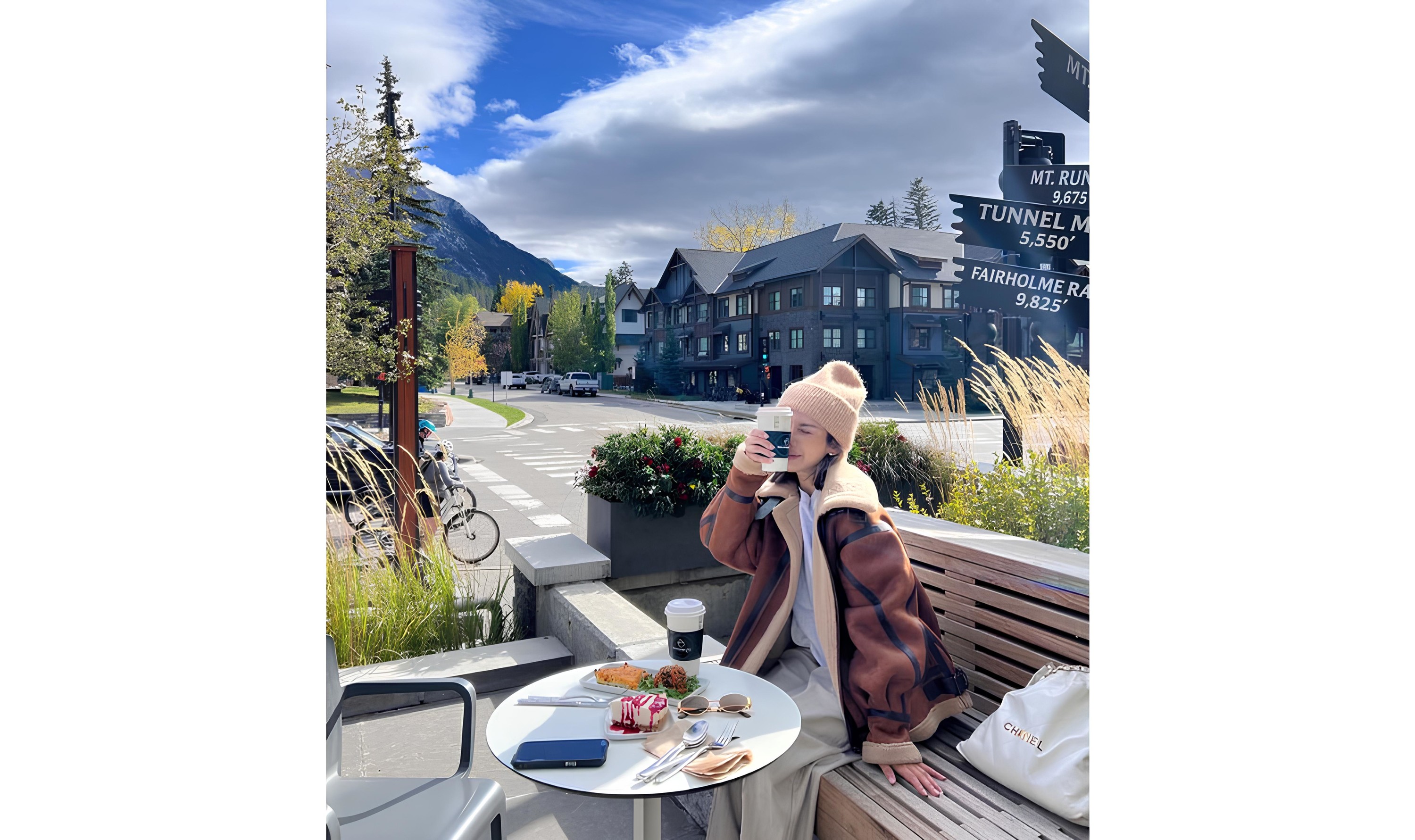 Moraine Lake and Lake Louise Half-Day Bus Tour 