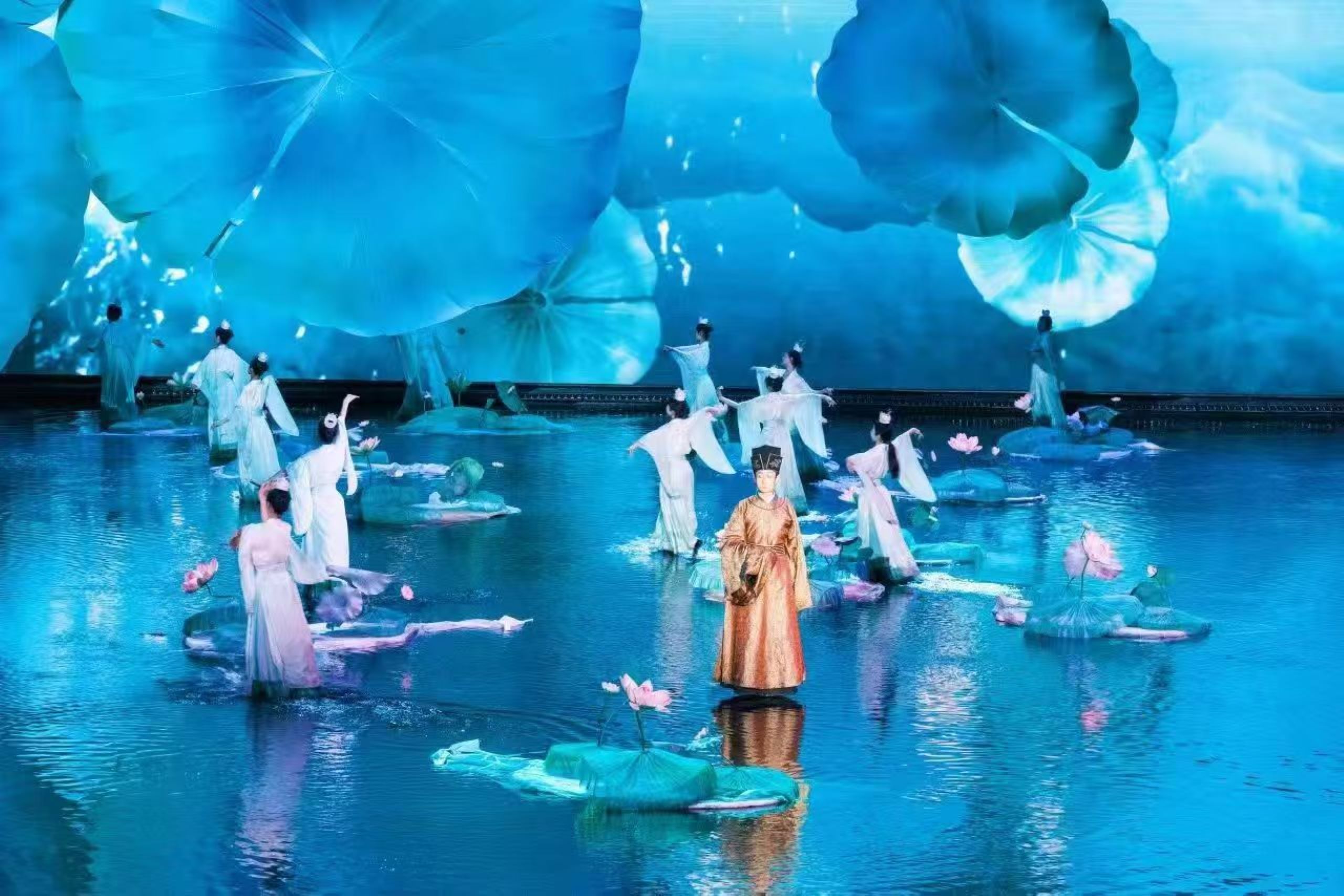 通過舞臺演繹與武夷山自然景觀形成呼應，讓文化底蘊在山水意境中自然流露