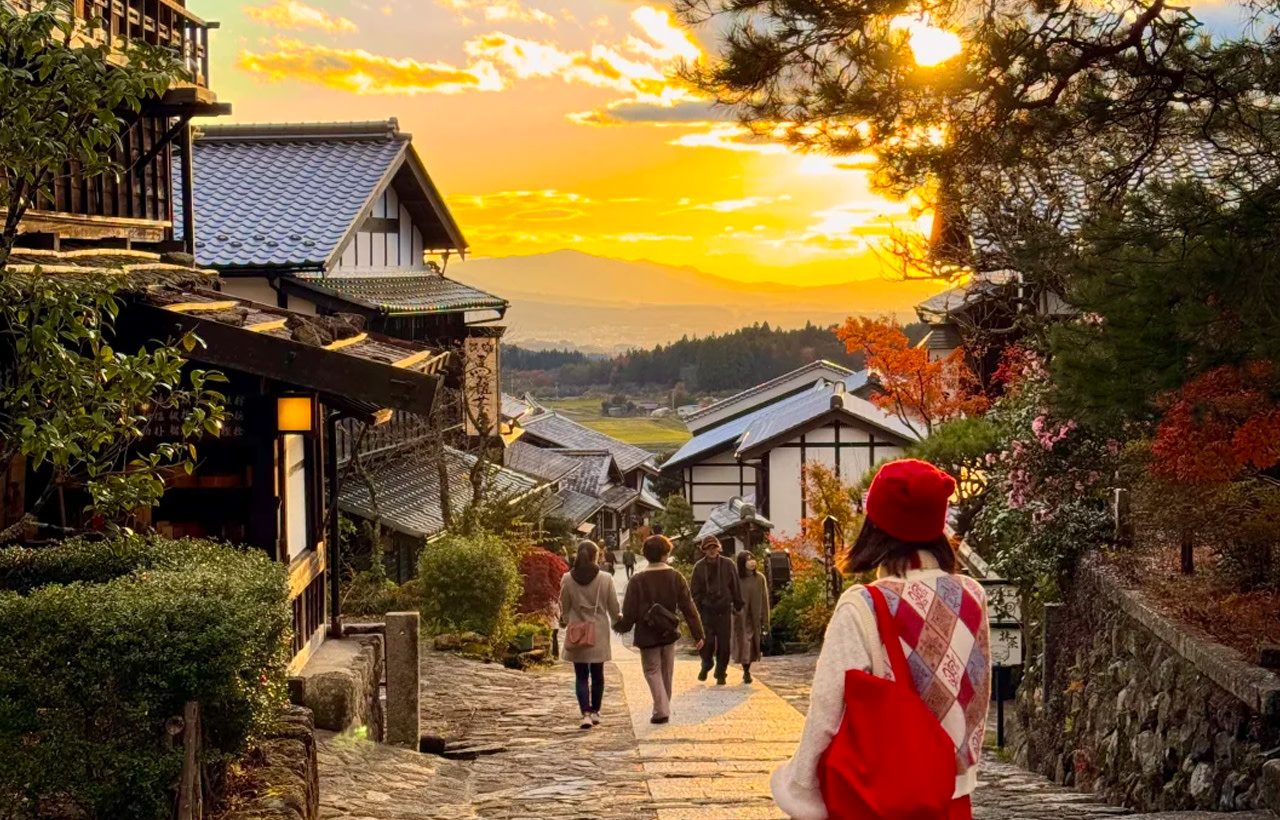 Inuyama Castle & Ena Gorge & Magome-juku & Tsumago-juku Day Trip (From Nagoya)