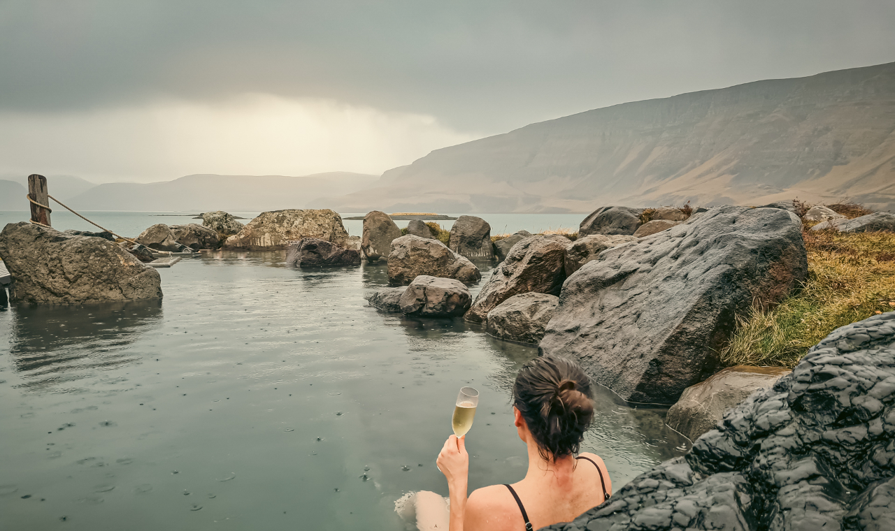 Опыт посещения горячих источников Хваммсвик с автобусным трансфером из Рейкьявика