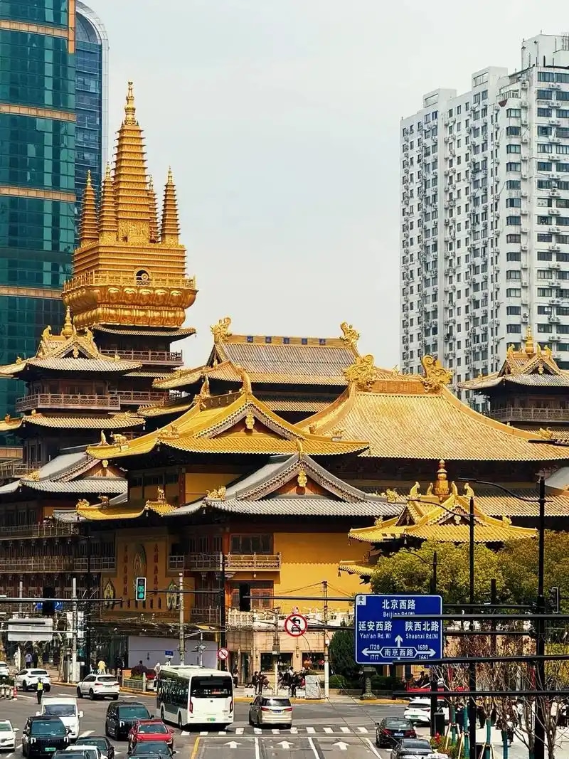 上海靜安寺+武康路+豫園+外灘+當地美食私家導覽一日遊 （自選海底撈火鍋/上海小籠包/羊肉串/片皮鴨/生煎）