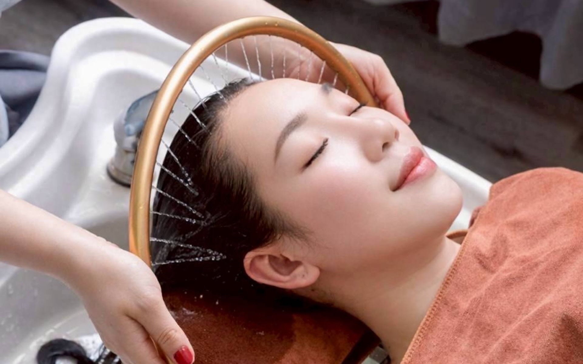 Taoyuan: Vietnamese Hand-holding Hair Wash 