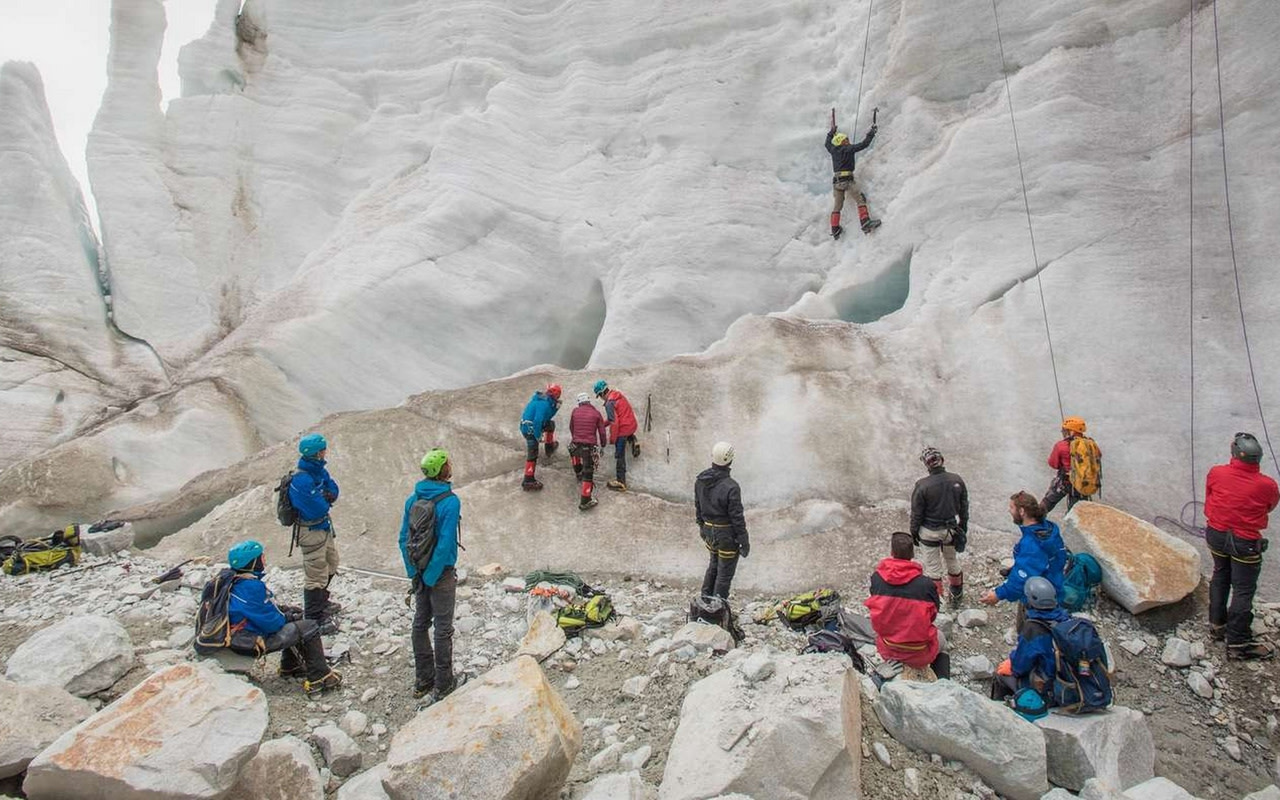 Huayna Potosi 3-Day Climbing Expedition from La Paz