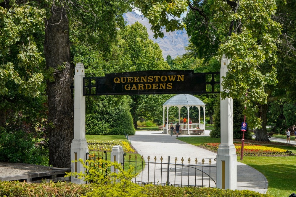 Ride to Riches Arrowtown to Queenstown with One-Way Shuttle