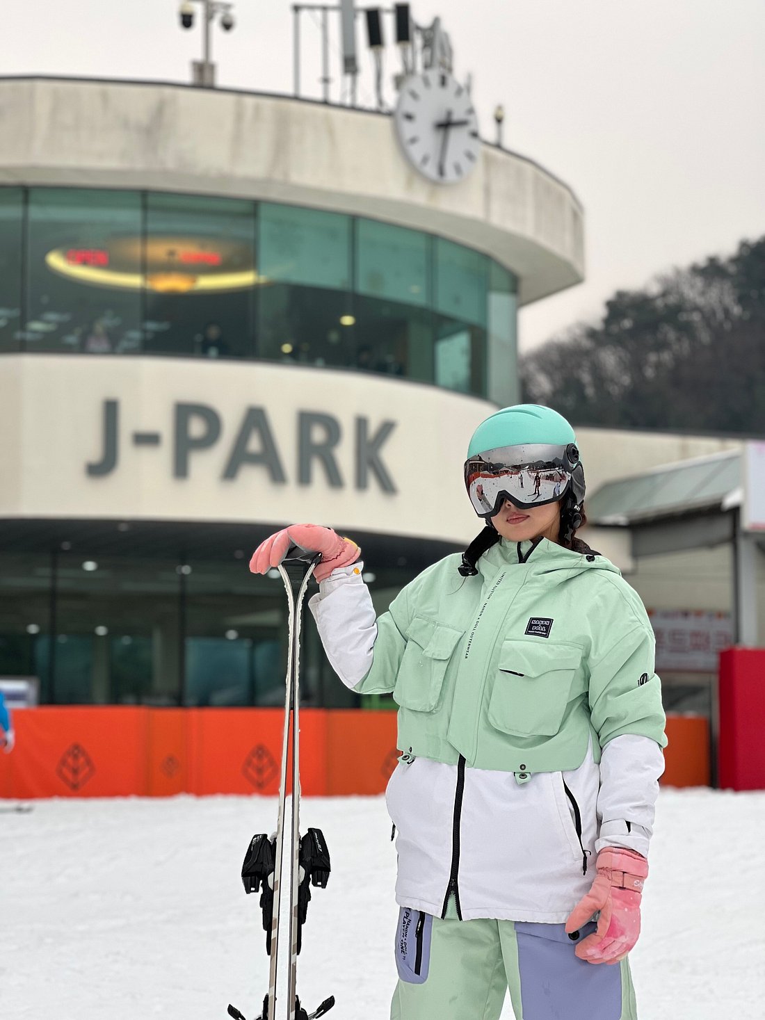 Jisan Ski Resort Best Day Ski Tour from Seoul