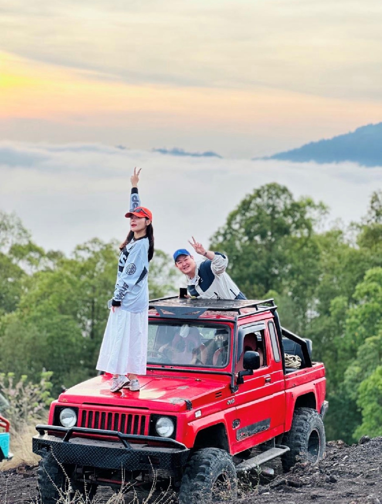 乘坐吉普車，盡情飽覽巴杜爾火山的壯麗美景