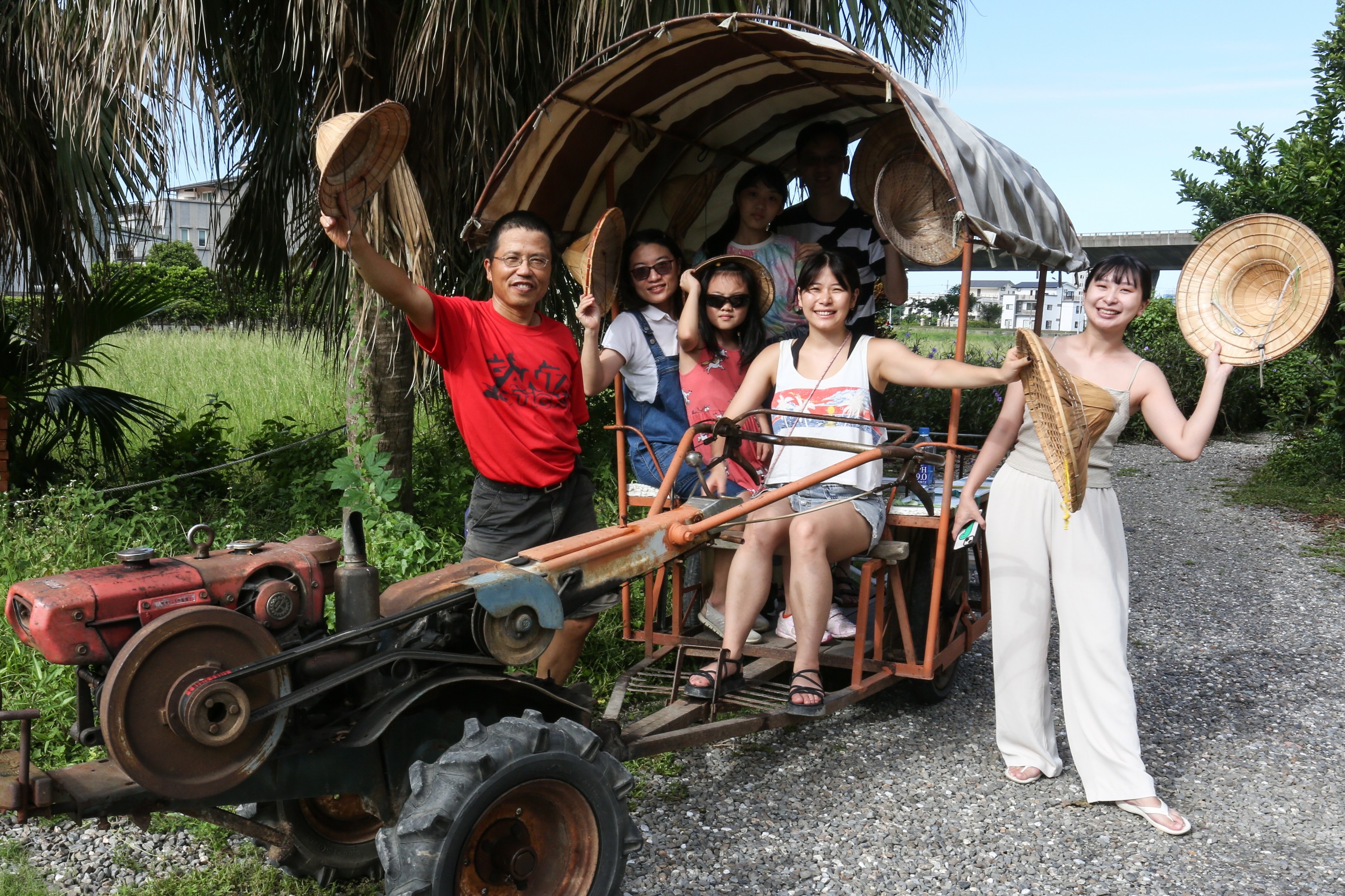 Yilan: Liye Leisure Farm - Iron Oxen Patrol the Fields & Duck Egg Collection and Smoked Egg DIY