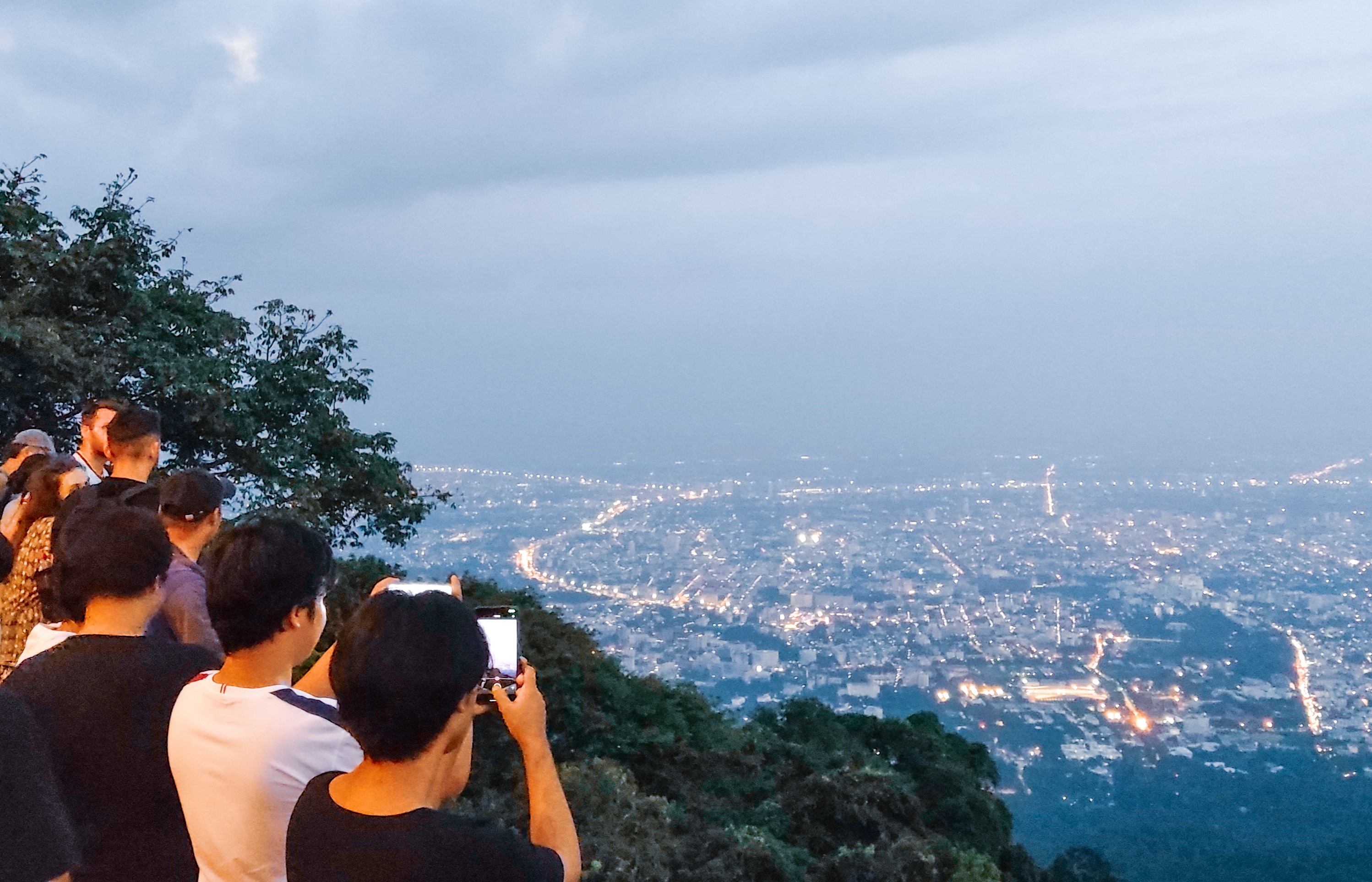 素貼山 (Doi Suthep)、帕 Lat 寺 (Wat Pha Lat) 和米其林街頭小吃之旅（Michelin Street Food Trip with Local）