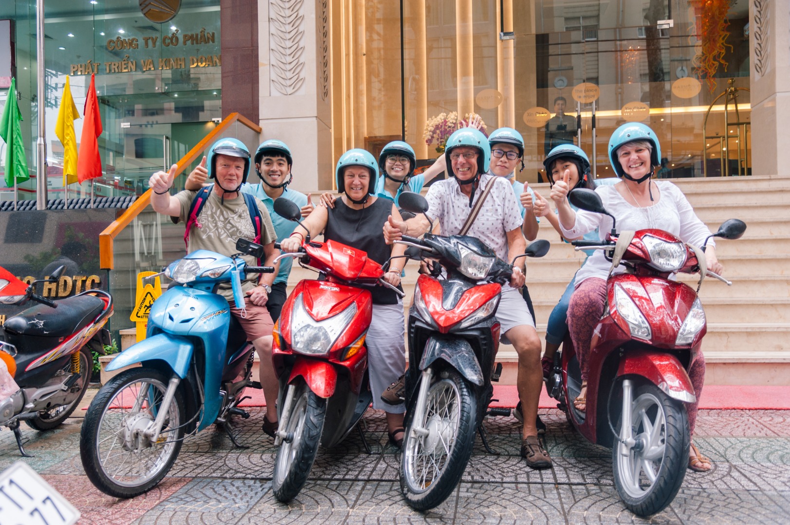 胡志明市熱門景點摩托車半日遊（奧黛女騎士）