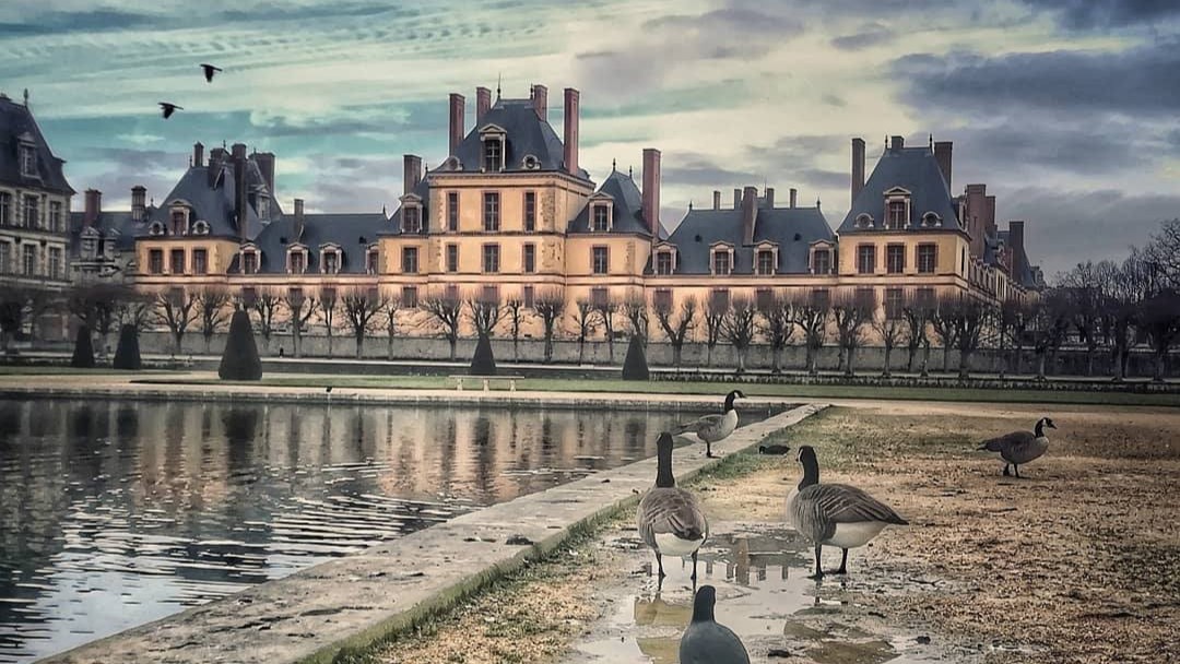 Fontainebleau Palace: Walk through the historical corridors and admire the beauty of the royal architecture that combines Renaissance and classical styles
