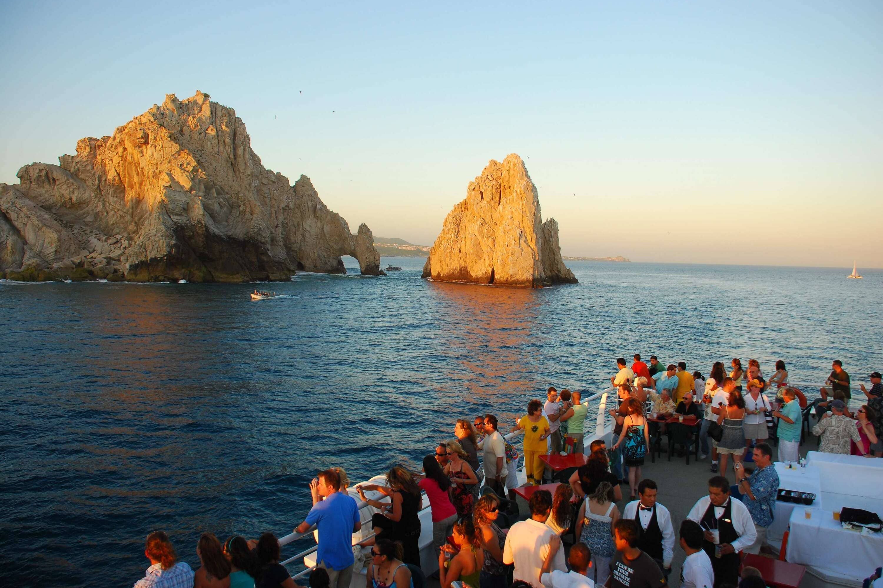 Sunset Dinner Cruise in Los Cabos
