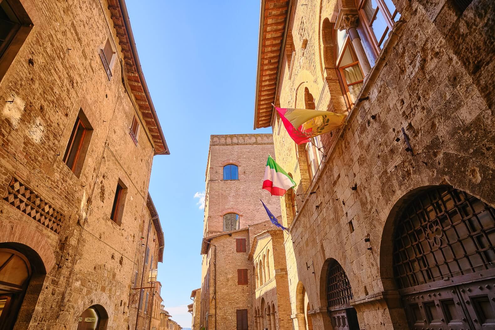 Siena, San Gimignano and Monteriggioni Tour from Florence