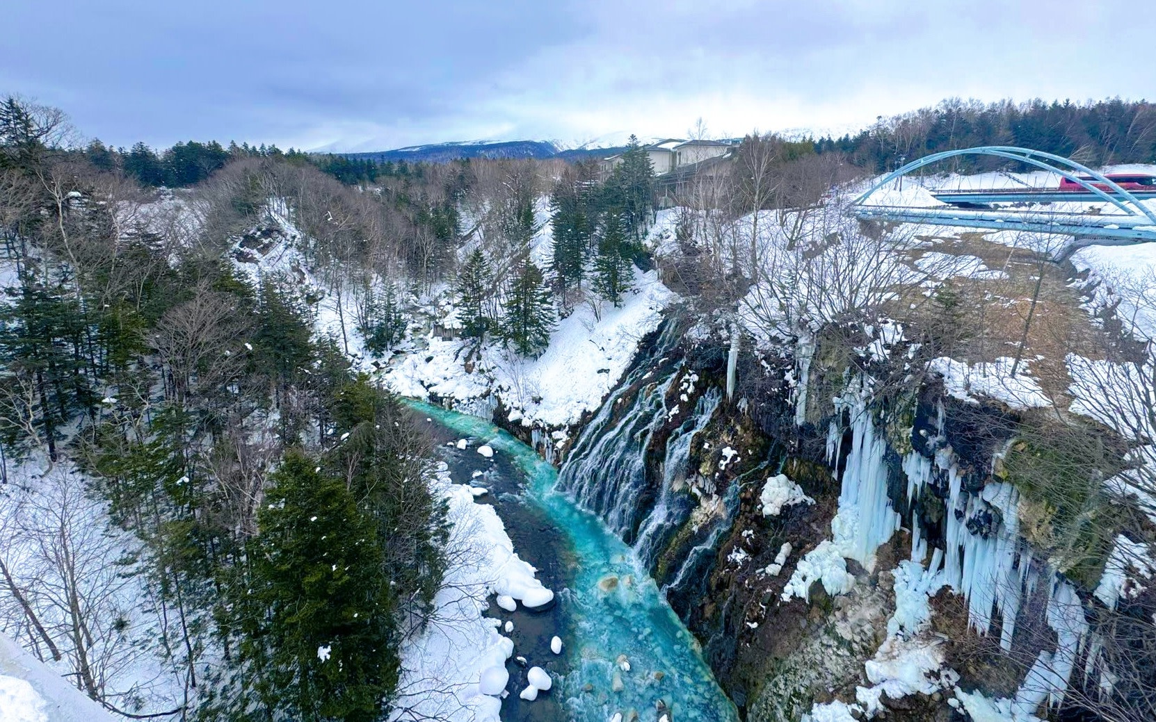 Hokkaido Biei: Shikisai-no-oka, Shirahige Falls, and Ningle Terrace Day Trip [Chinese, English, and Cantonese Guides/Lunch Included]