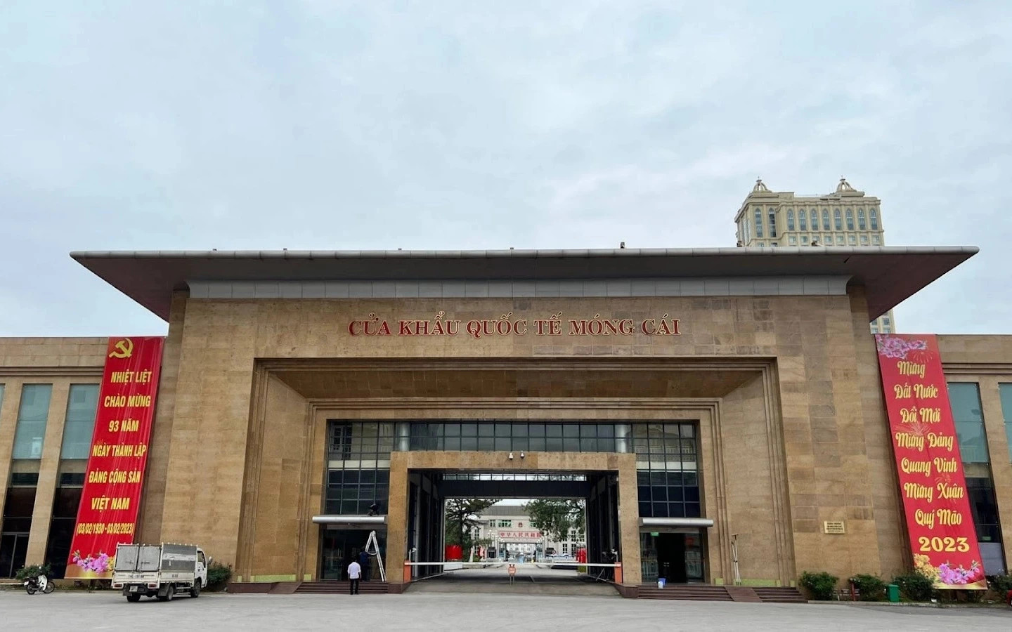 Private Transfer between China Borders and Vietnam Cities