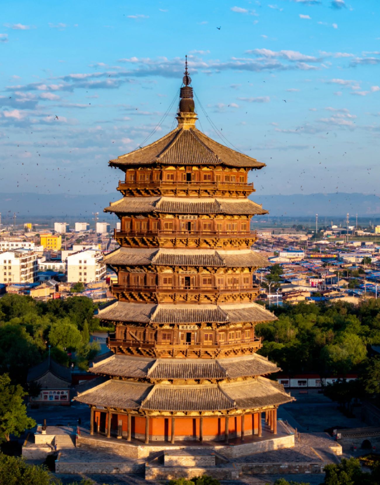 杭州3日漫遊(登靈隱寺飛來峰+賞西湖美景+觀雷鋒塔憶《白蛇傳》+逛清河坊南宋文化街+品乾隆御茶宴+江南風情+湖光山色+特色地方美食)