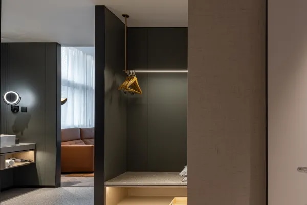 Hotel guest room bathing area environment display map