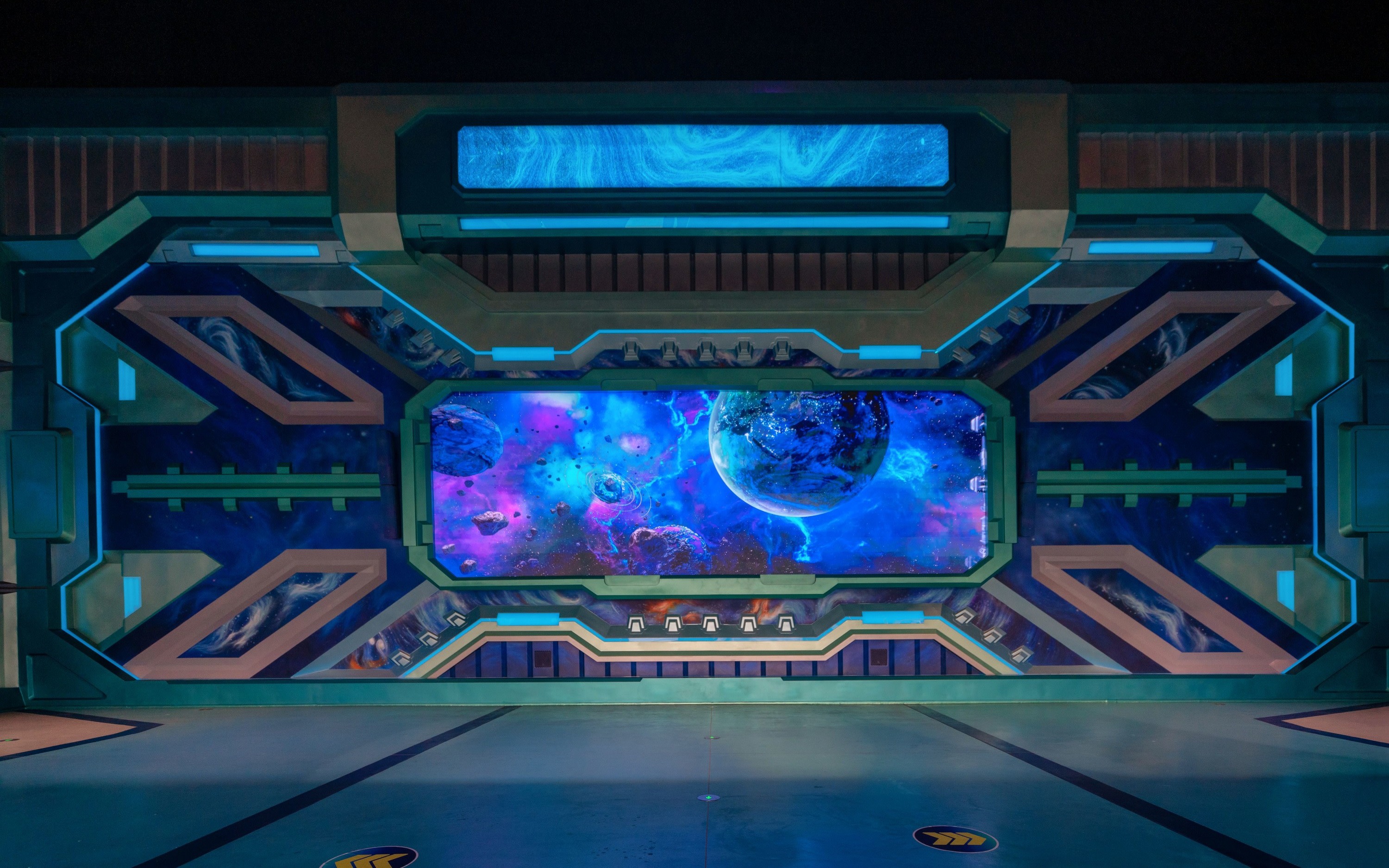 Shenzhen Qianhai Ice and Snow World + Zhuhai Chimelong Spaceship Paradise 2-Day Parent-Child Trip