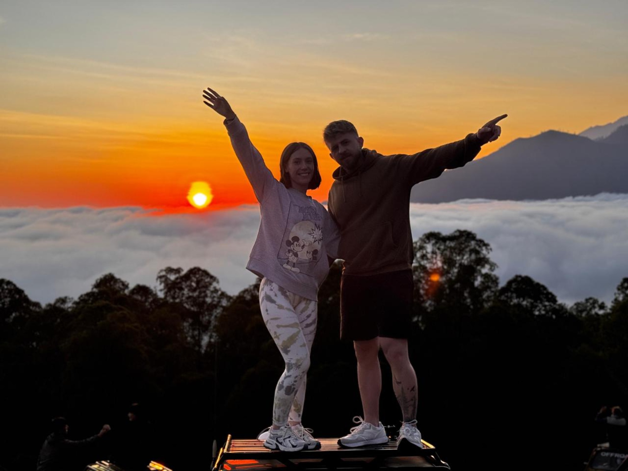 特魯揚巴杜爾山日出，無需徒步，乘坐吉普車即可欣賞美景