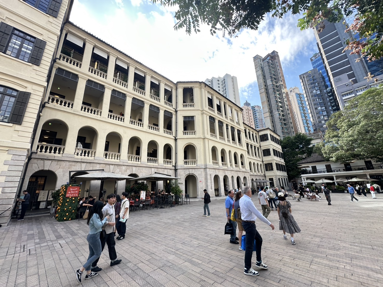 Walking as local around Central & Sheung Wan in HongKong