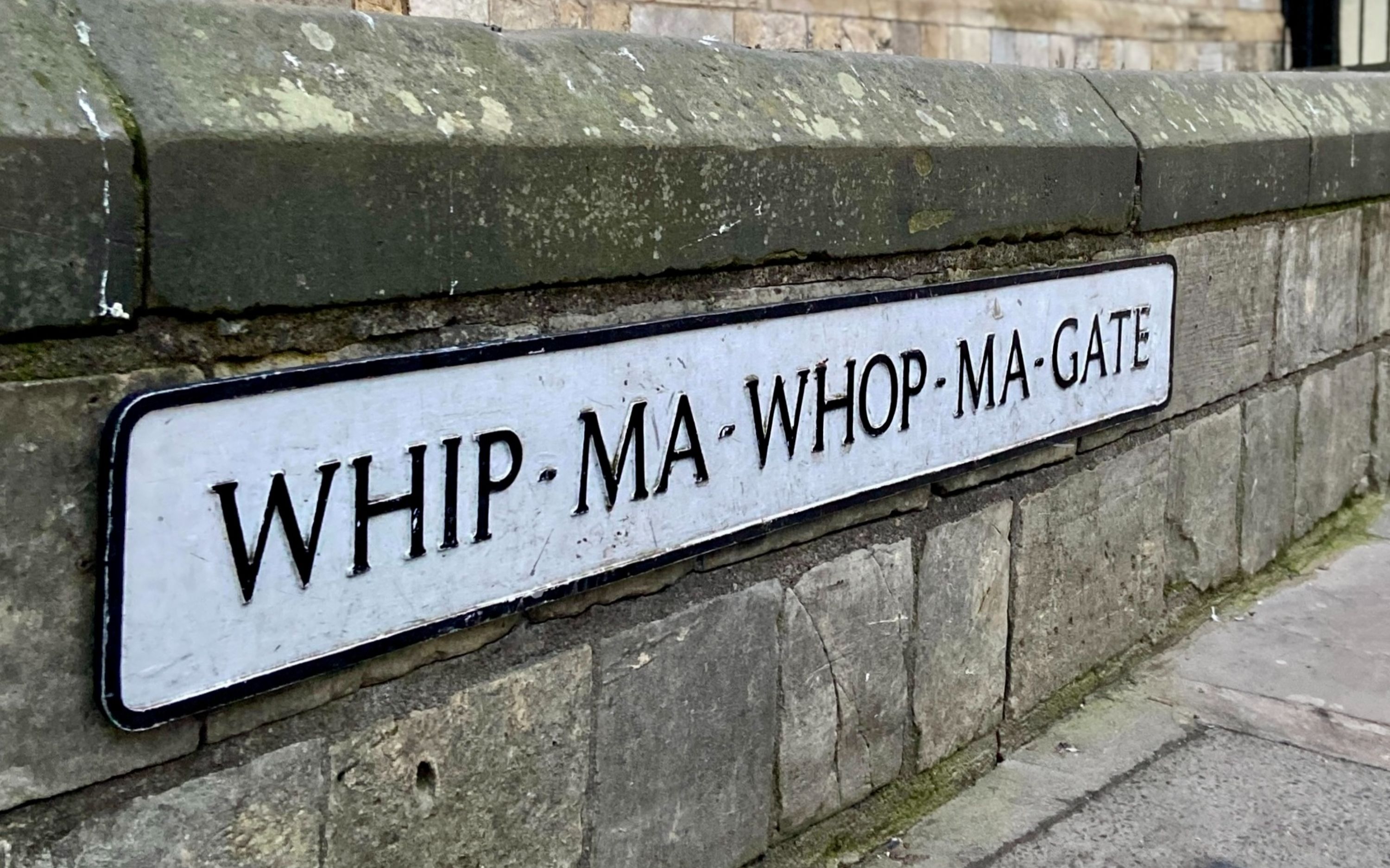 漫步在約克歷史悠久的街道上，揭開那些被懷疑是女巫的詭異故事