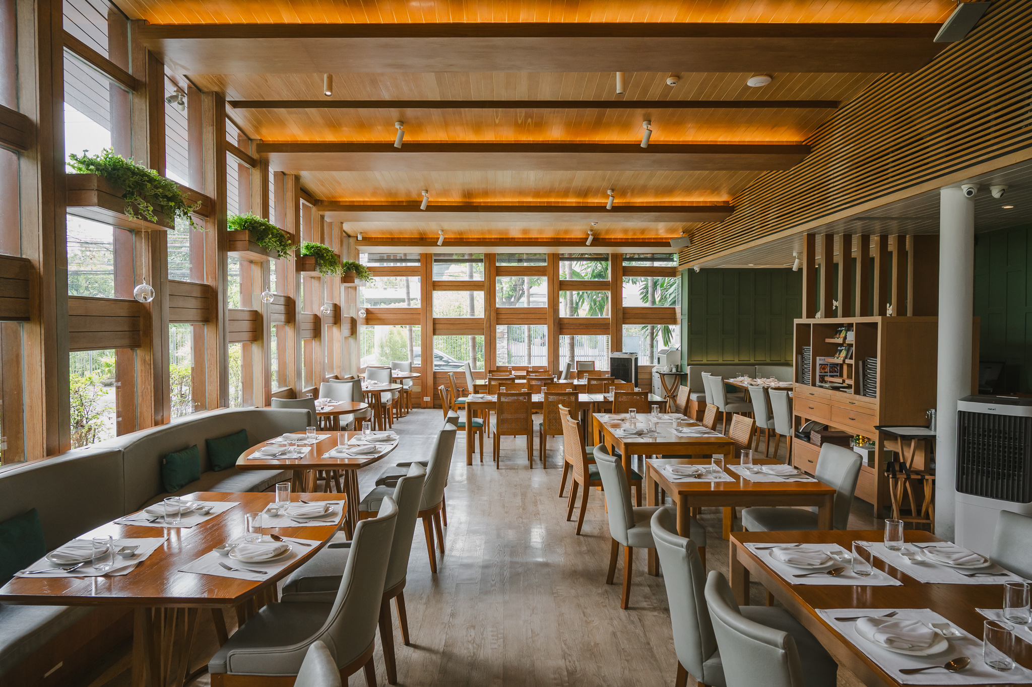 KHAO Restaurant Ekkamai Branch （KHAO Restaurant Ekkamai Branch）(米其林一星 2023)