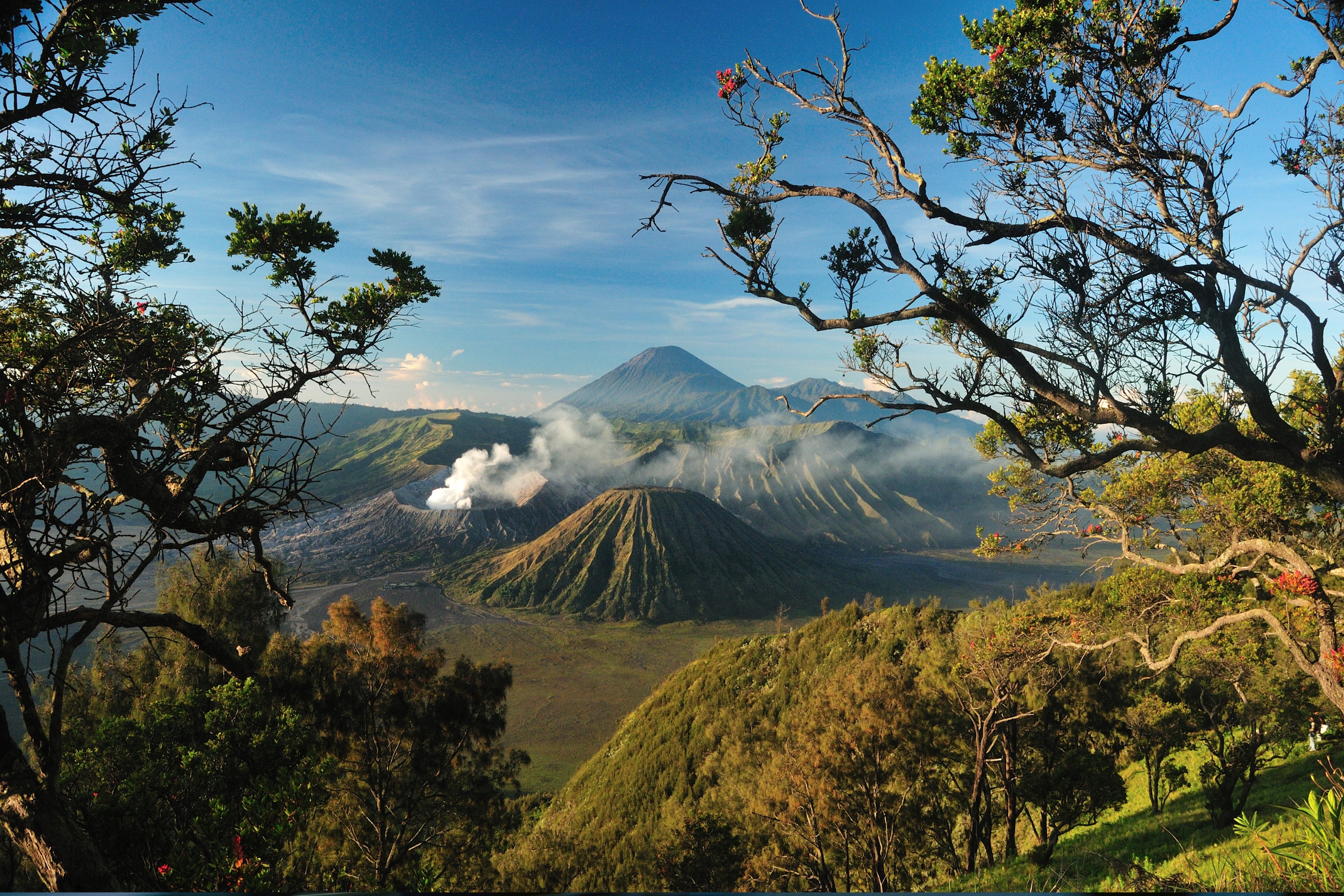 探索婆羅摩火山及其周邊地區