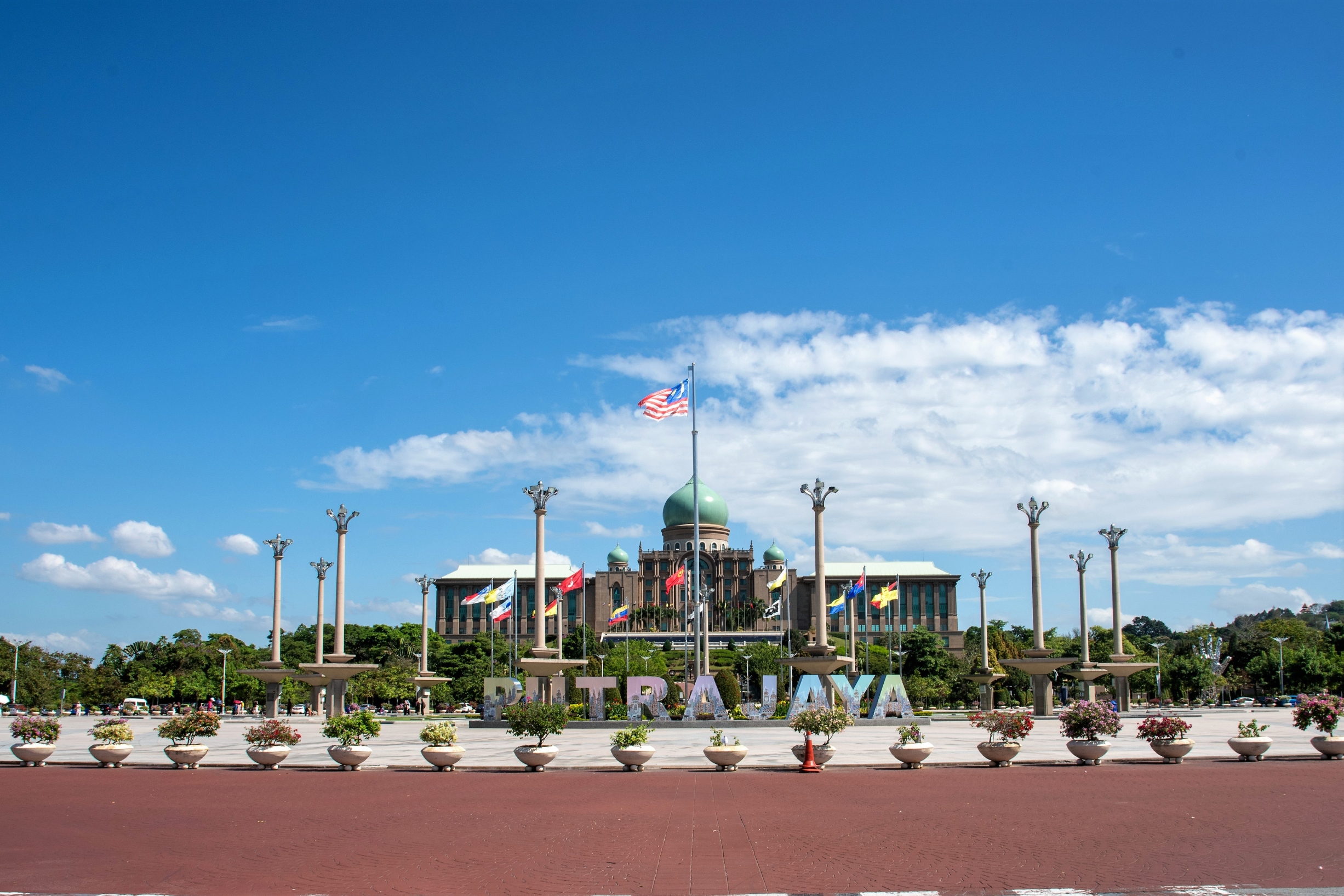 4D3N/3D2N Tours from Kuala Lumpur to Genting Highlands and Others