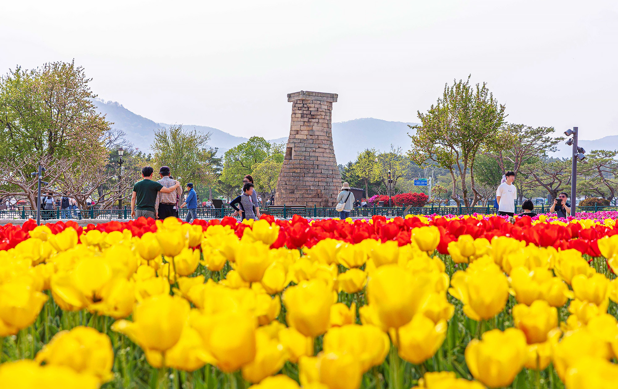 瞻星臺是世界上現存最古老的天文臺,建於新羅王朝時期,據信曾用於觀測星象。 瞻星臺是世界上現存最古老的天文臺,建於新羅王朝時期,據信曾用於觀測星象。
