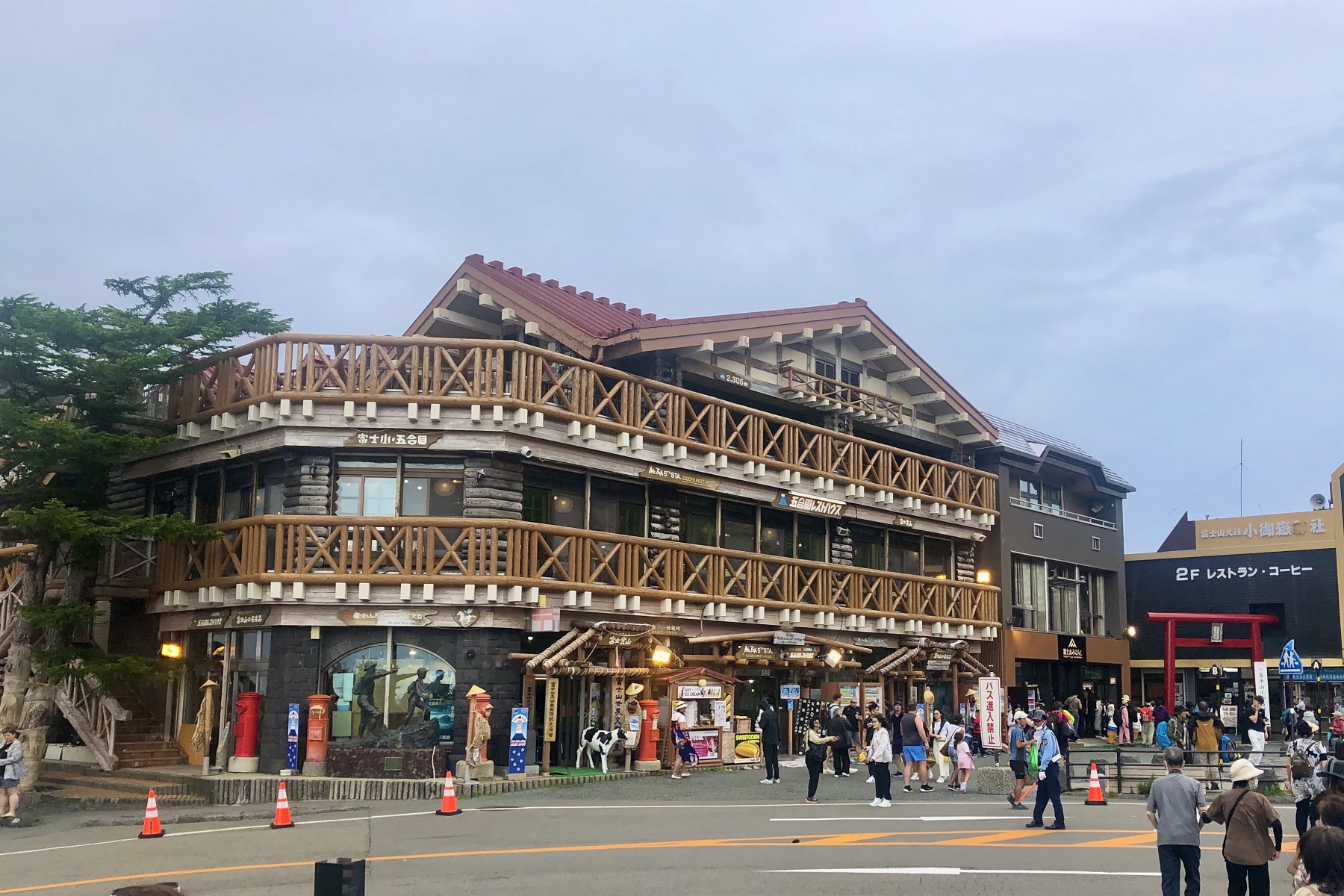 日本三大奇祭「吉田火祭」＆富士山五合目＆富士河口湖庭園一日遊 (新宿出發)