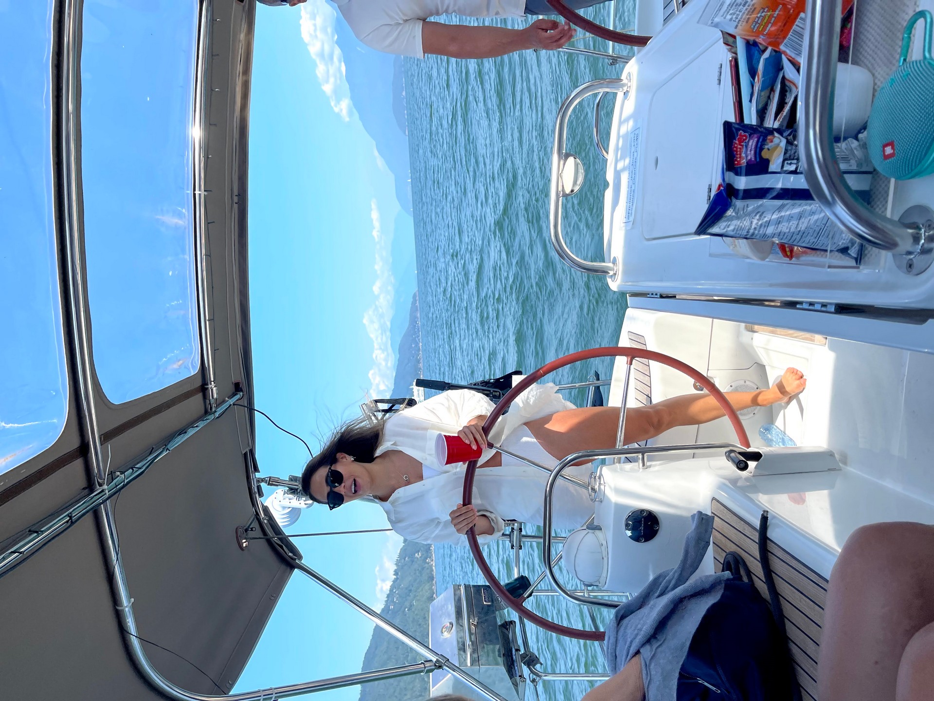 乘坐 50 英尺游艇在温哥华港航行