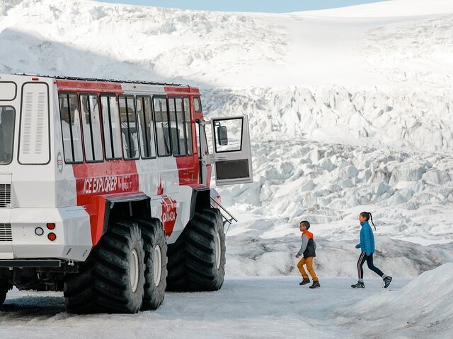 Columbia Icefield, Bow Lake &amp; Peyto Lake Day Tour at Banff, Canada