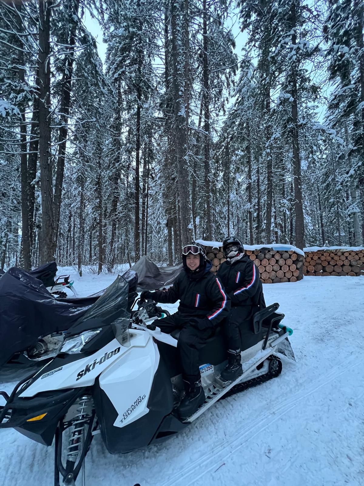 加拿大黃金鎮雪地摩托騎行冒險之旅