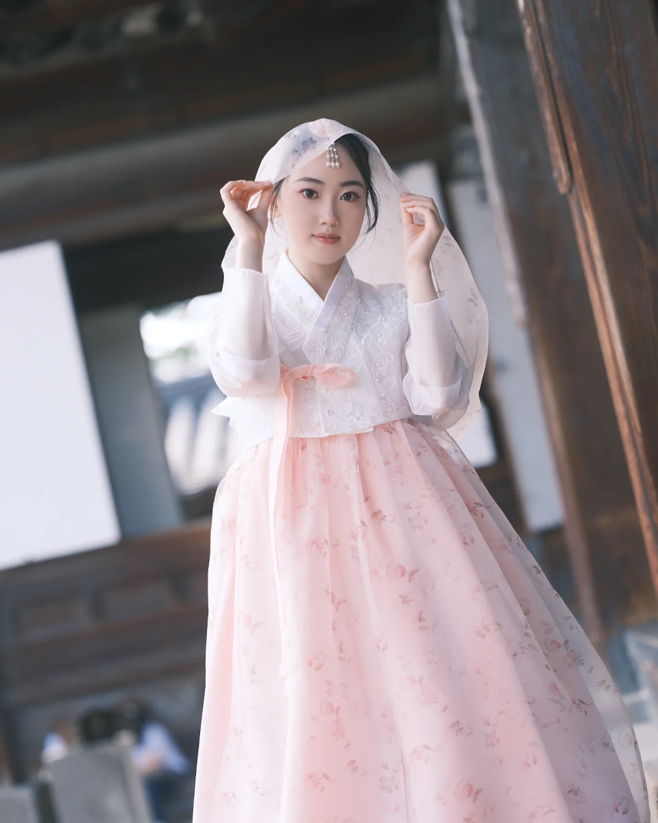 ·公主韓服
·需要公主韓服/王妃韓服 請聯繫ig（hanokhanbok）預約