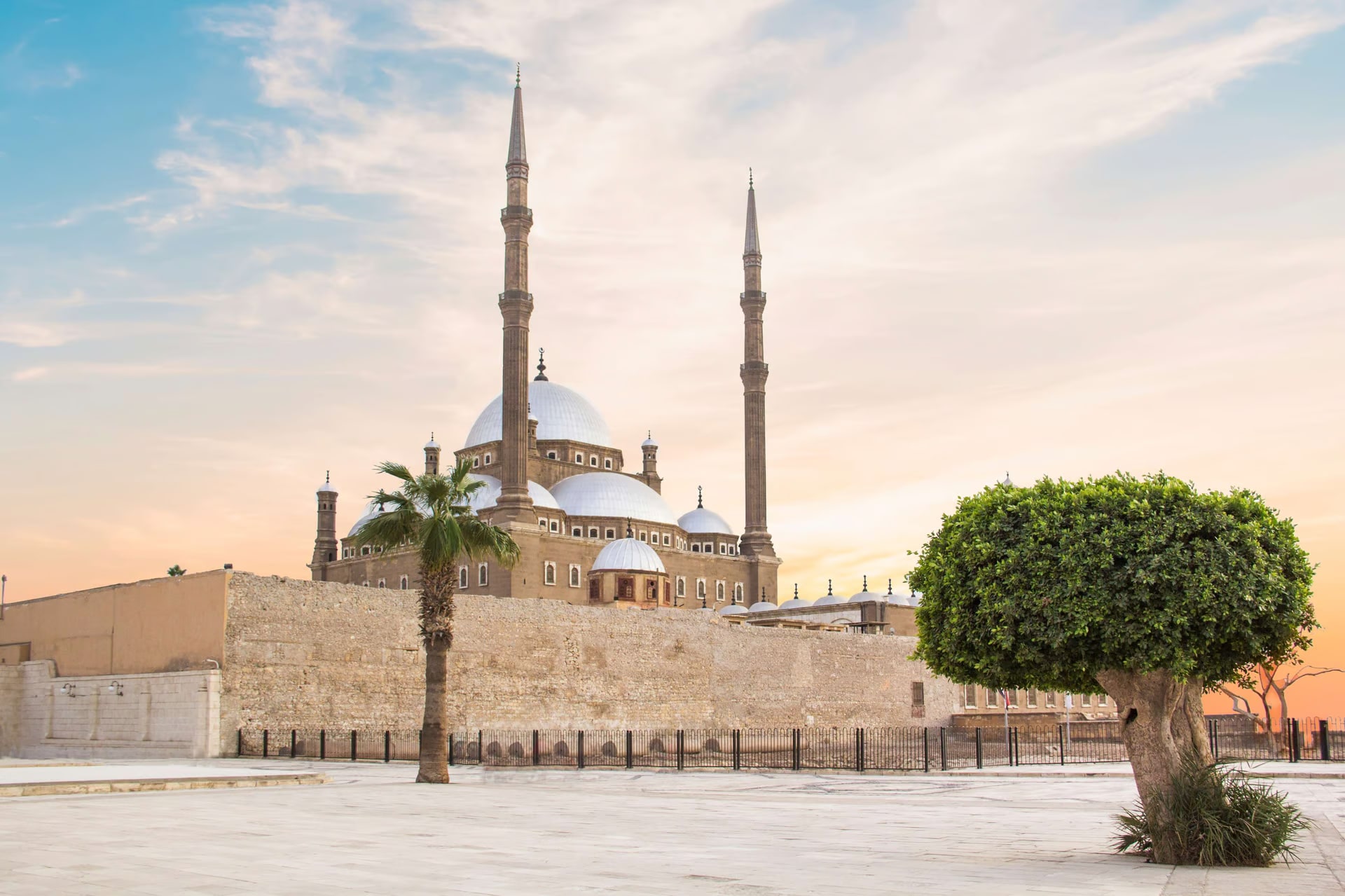 Cairo Citadel, Hanging Church and Khan El-Khalilli Private Day Tour 
