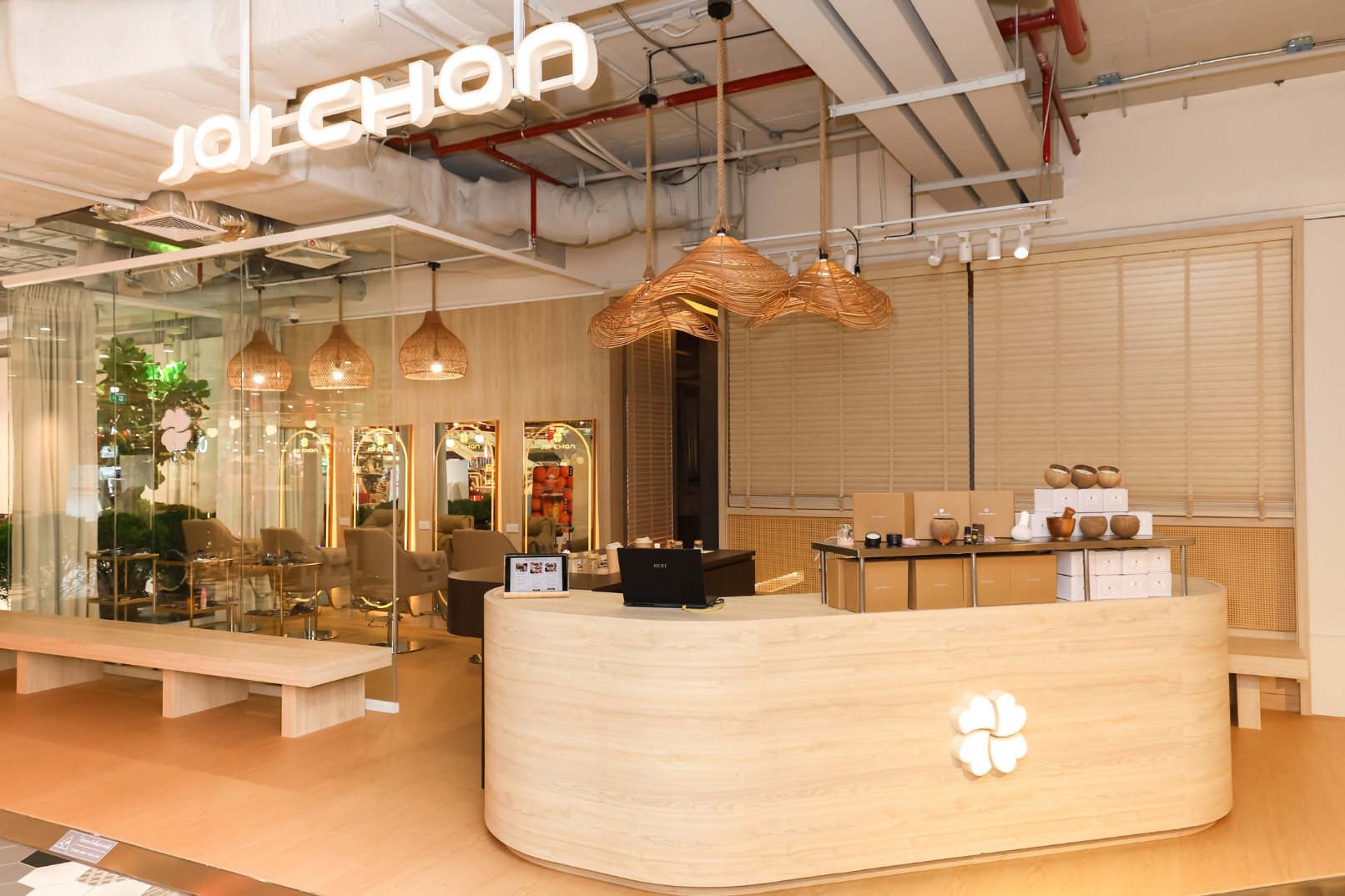 JAI CHAN Thai massage & Head Spa at Siam Discovery in Bangkok