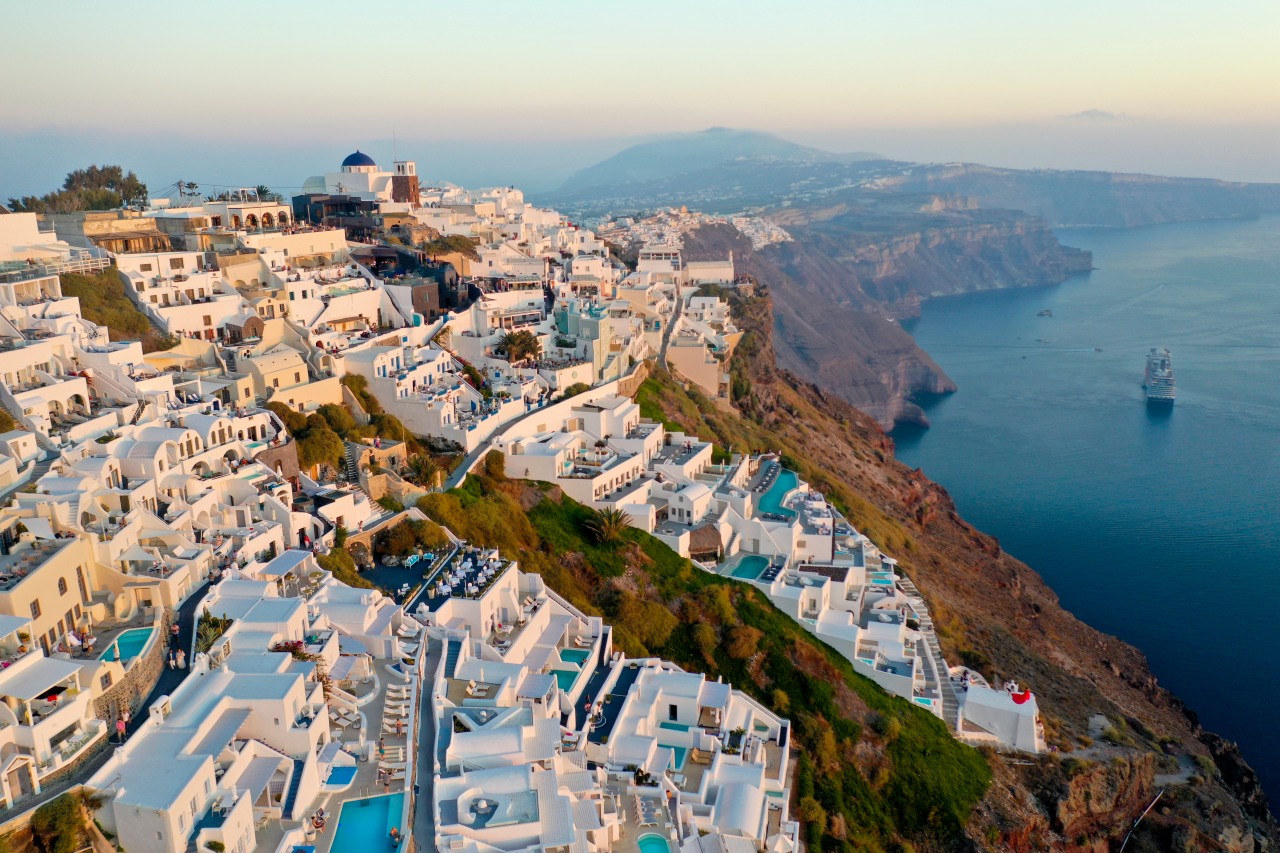Panoramic Tour: Pyrgos, Imerovigli &amp; Oia Villages 