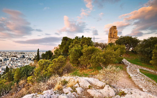 登上菲羅帕波斯山,將雅典衛城的最佳景致盡收眼底。 登上菲羅帕波斯山,將雅典衛城的最佳景致盡收眼底。