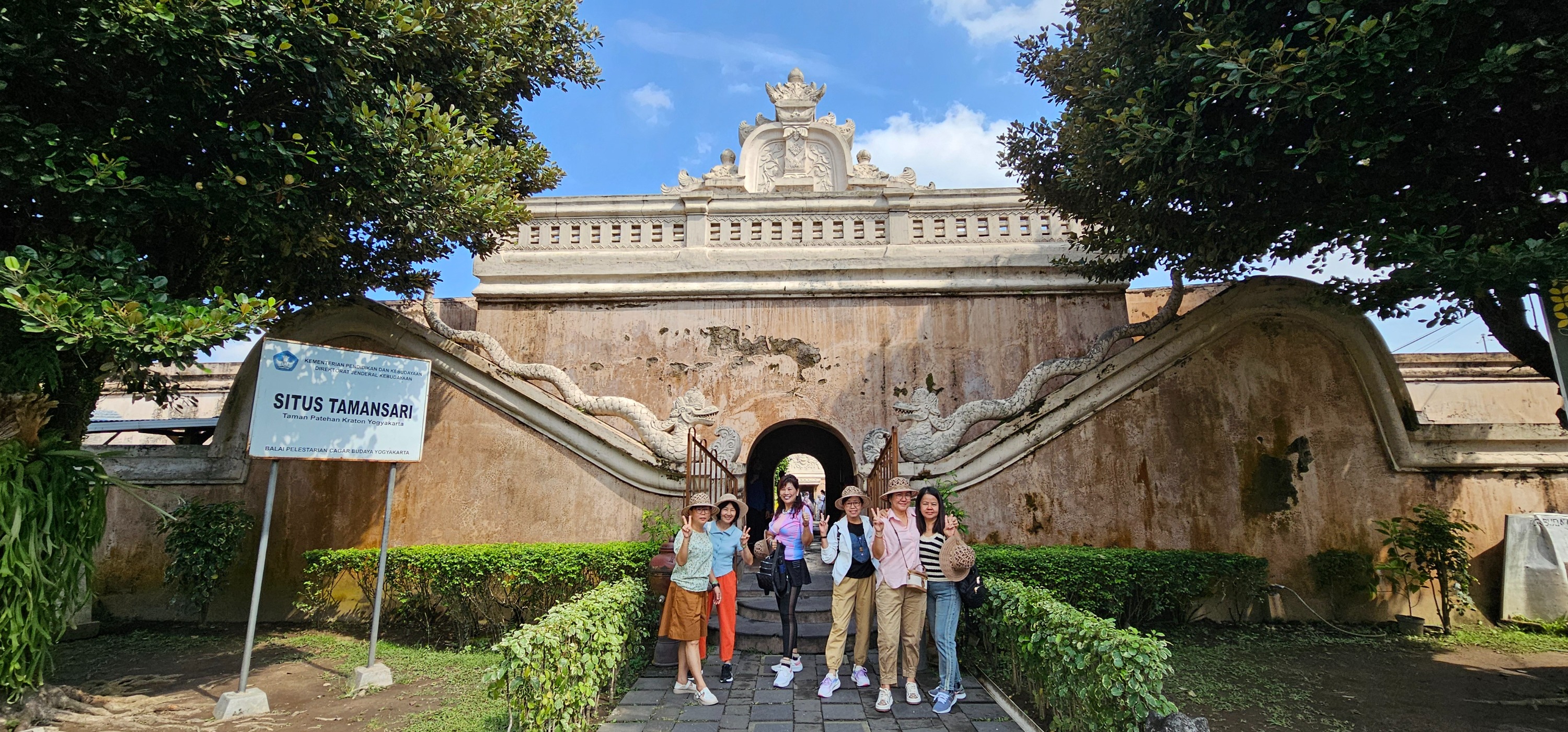 Obelix海景藝術表演與Kraton和Tamansari 城市之旅