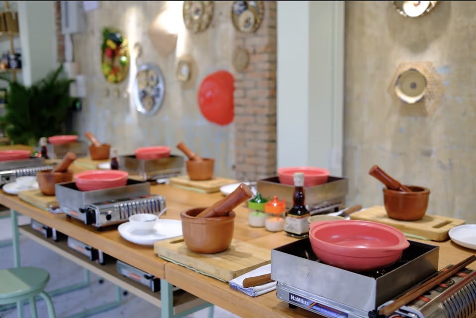M.O.M cooking class provides an extremely beautiful kitchen in the heart of Saigon with unique utensils
